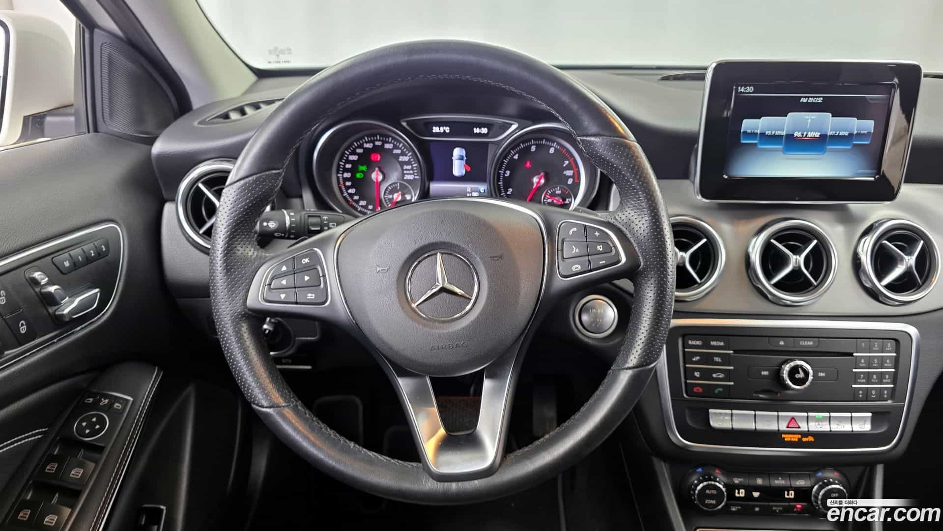GLA-Class Mercedes-Benz 2019.3-OPTION-017