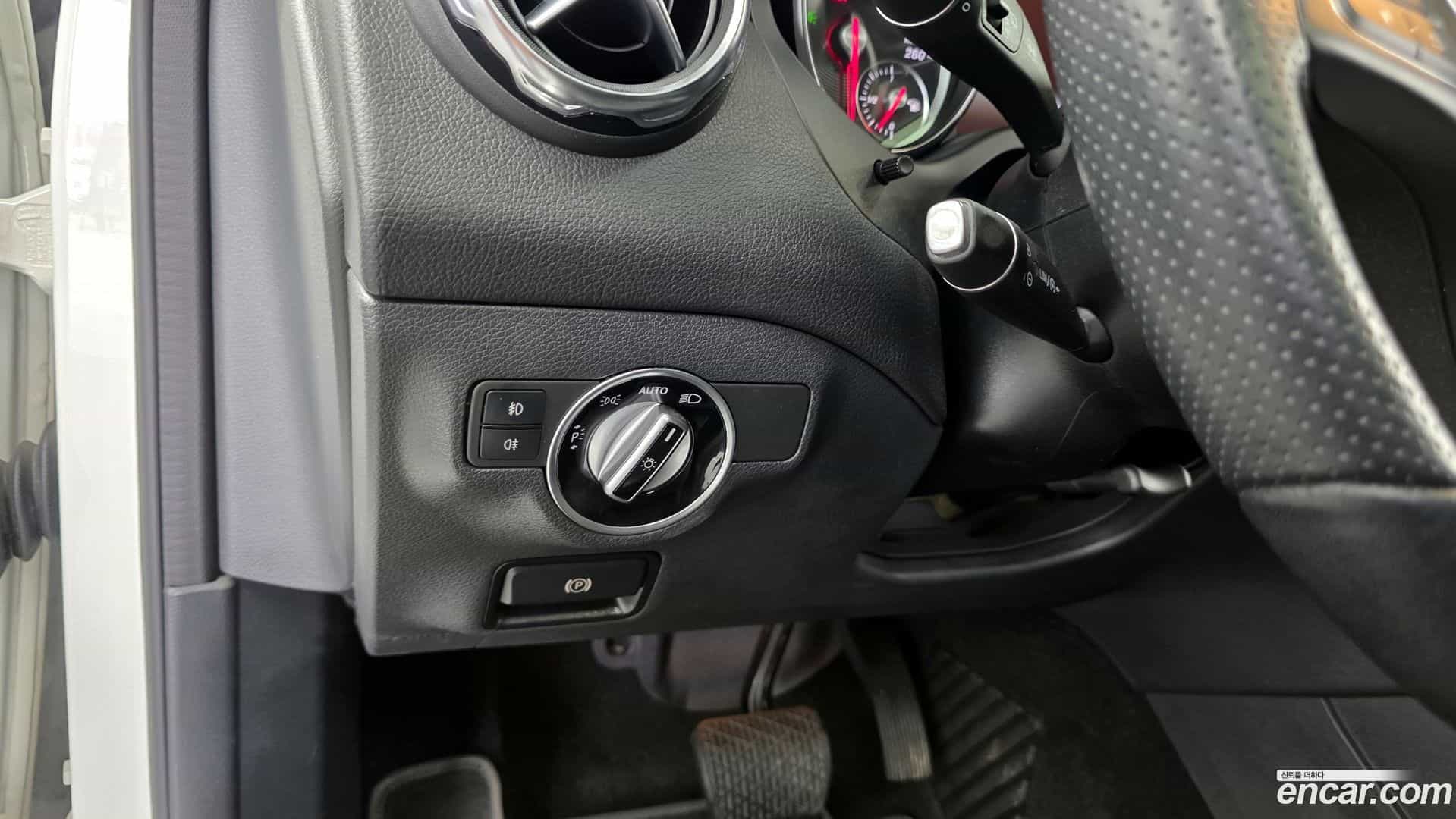 GLA-Class Mercedes-Benz 2019.3-OPTION-020