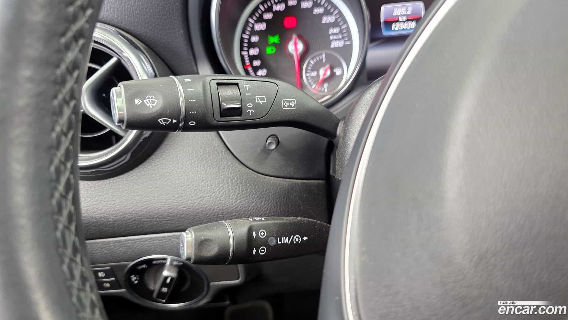 GLA-Class Mercedes-Benz 2019.3-OPTION-041
