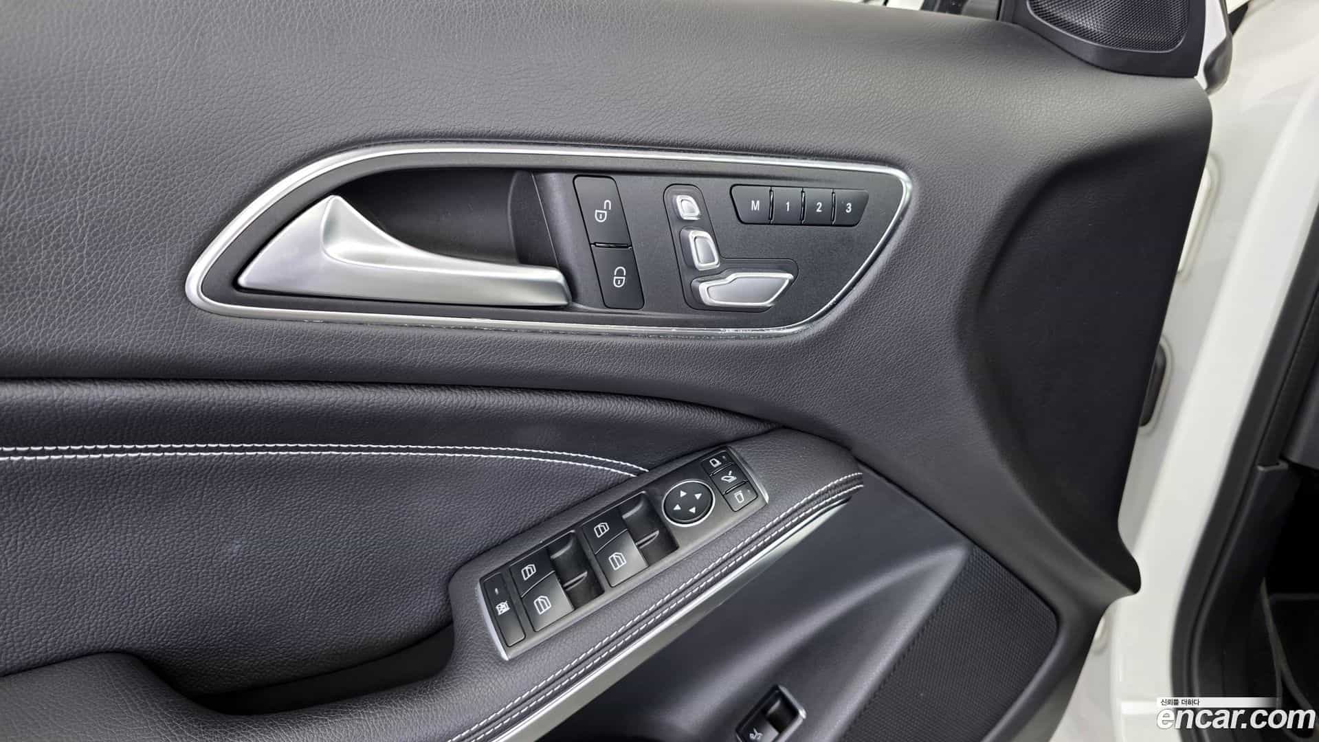 GLA-Class Mercedes-Benz 2019.3-OPTION-042