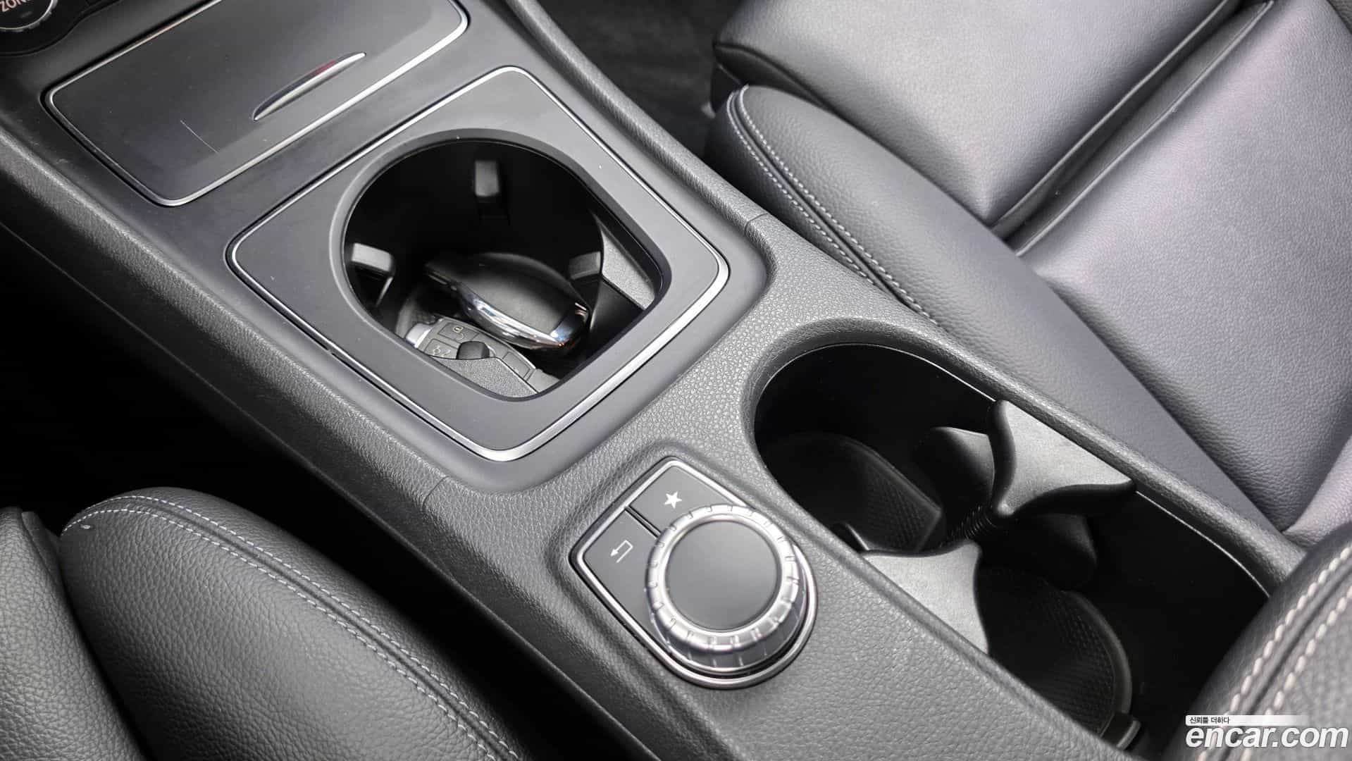 GLA-Class Mercedes-Benz 2019.3-OPTION-043