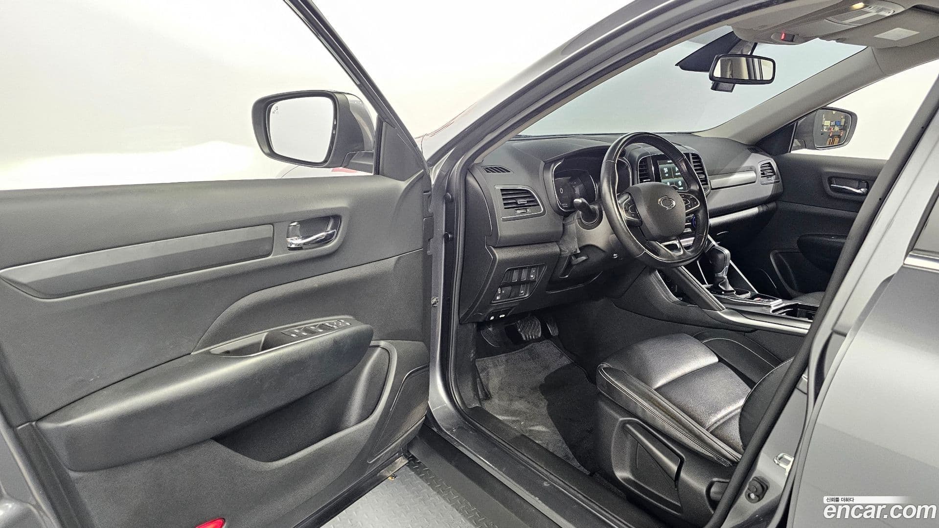 Main__Slider__Photo:QM6 Renault Korea 2022.1-9