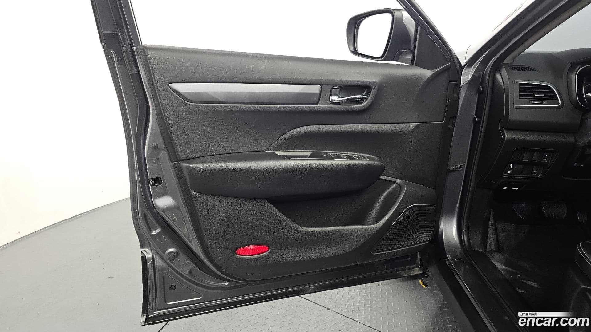 Main__Slider__Photo:QM6 Renault Korea 2022.1-23