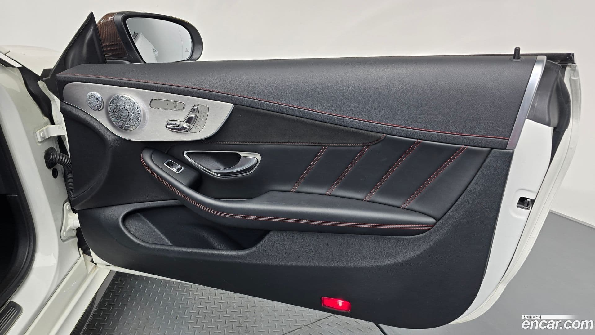 Main__Slider__Photo:C-Class Mercedes-Benz 2018.5-24
