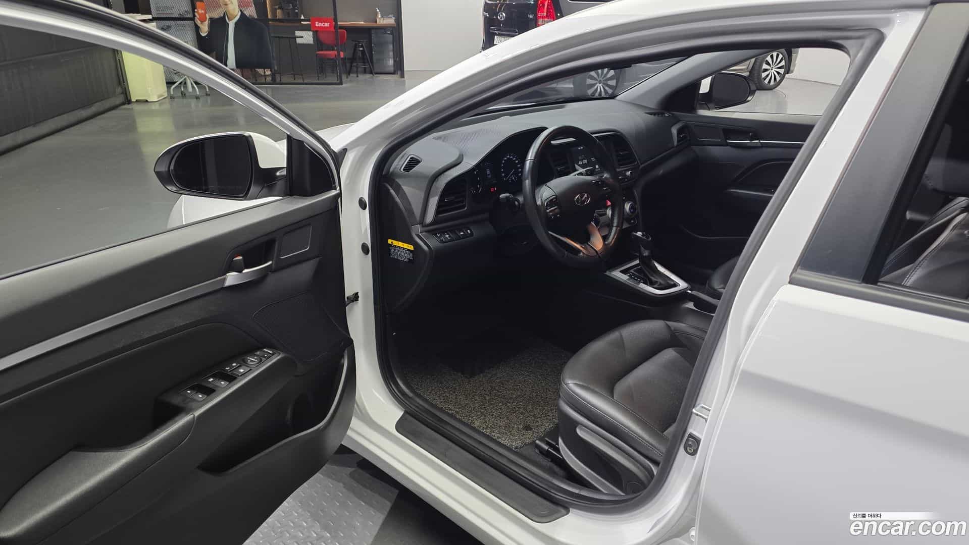 AVANTE Hyundai 2019.0-INNER-010