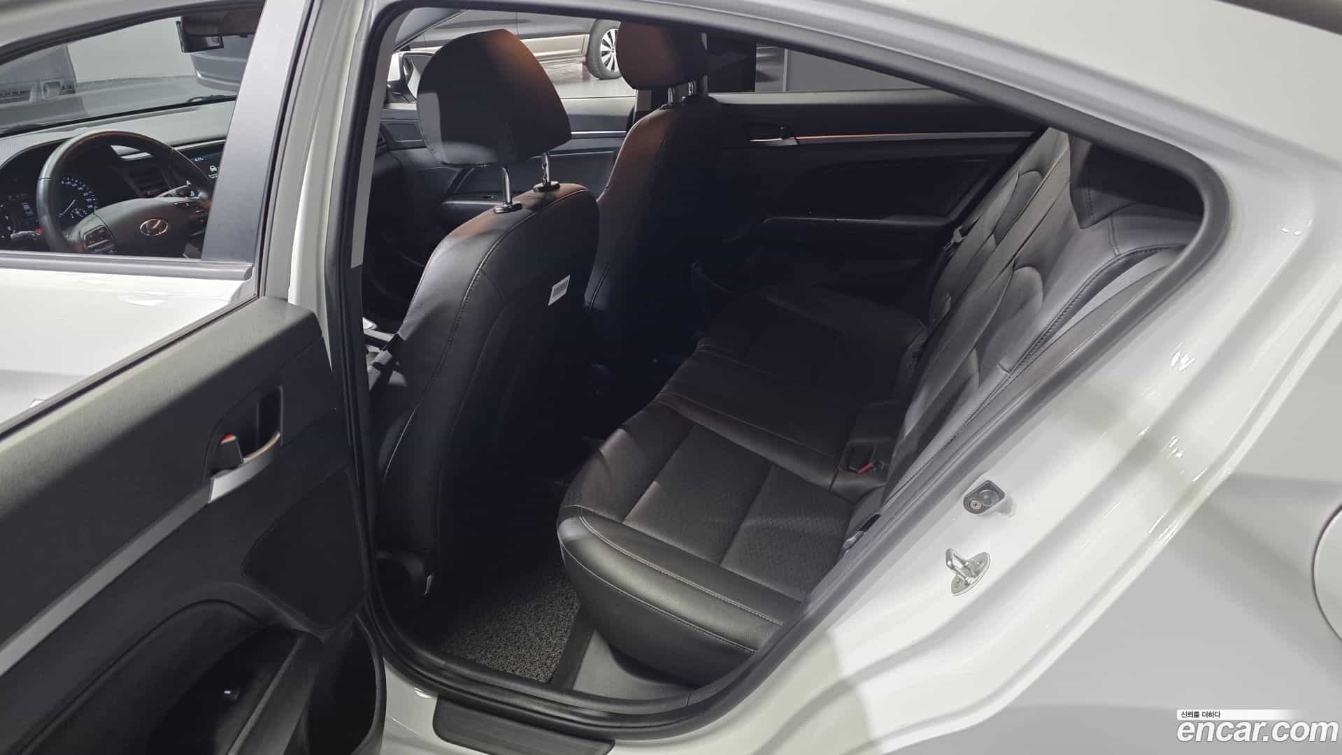 AVANTE Hyundai 2019.0-OPTION-015