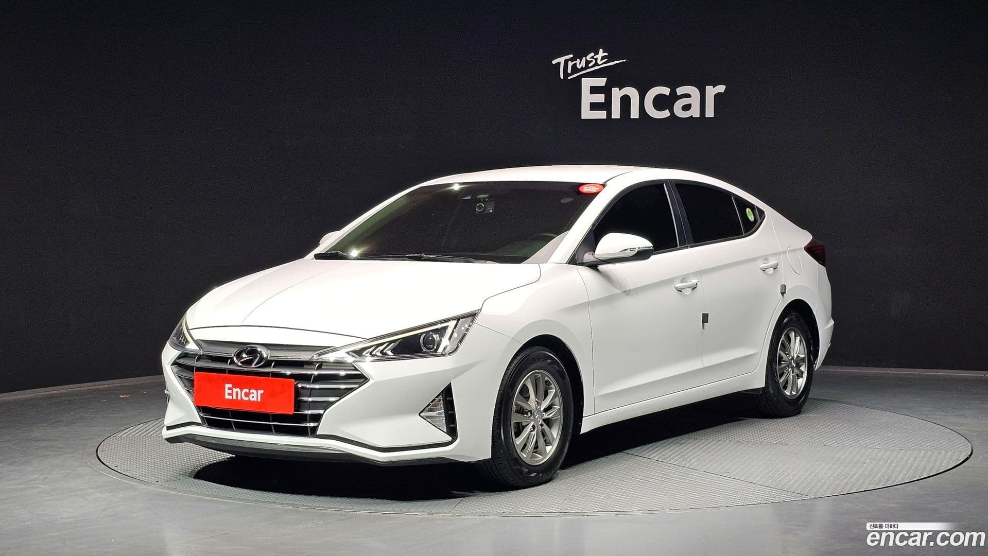 Main__Slider__Photo:AVANTE Hyundai 2019.8-0