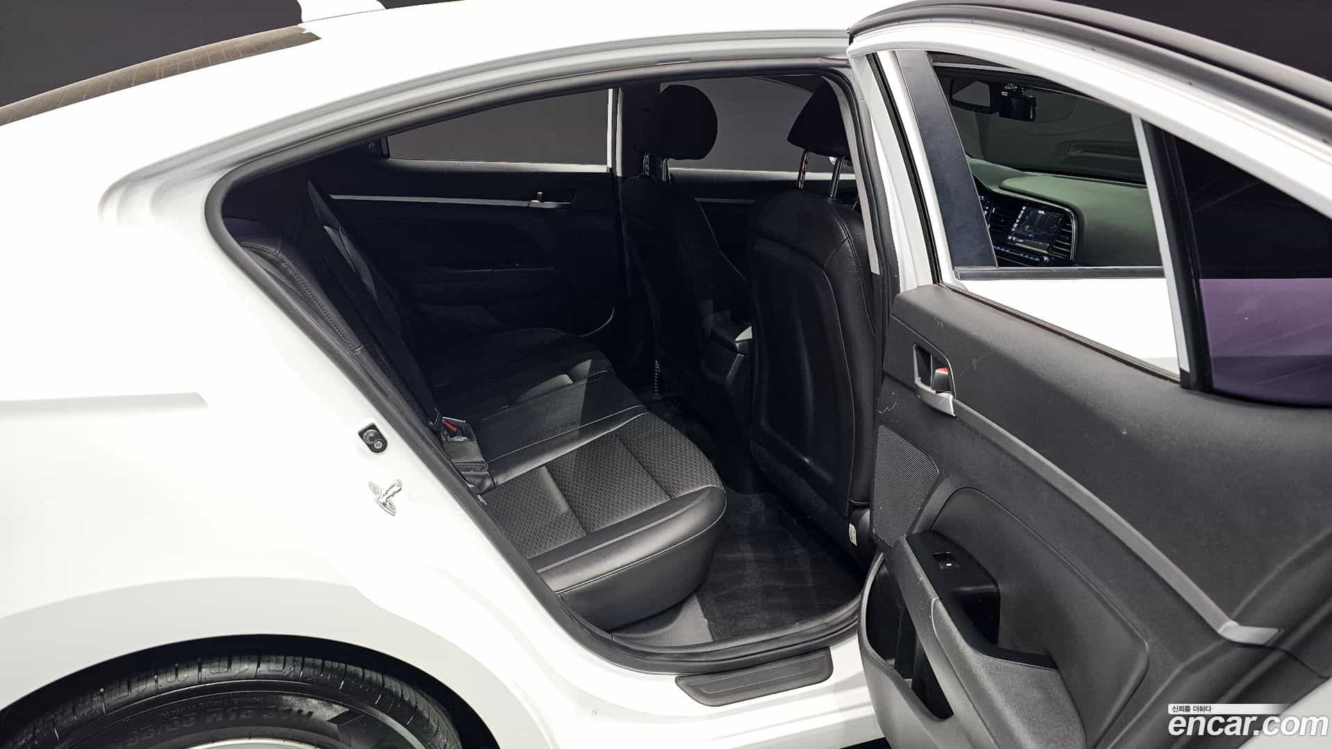 AVANTE Hyundai 2019.8-OPTION-015
