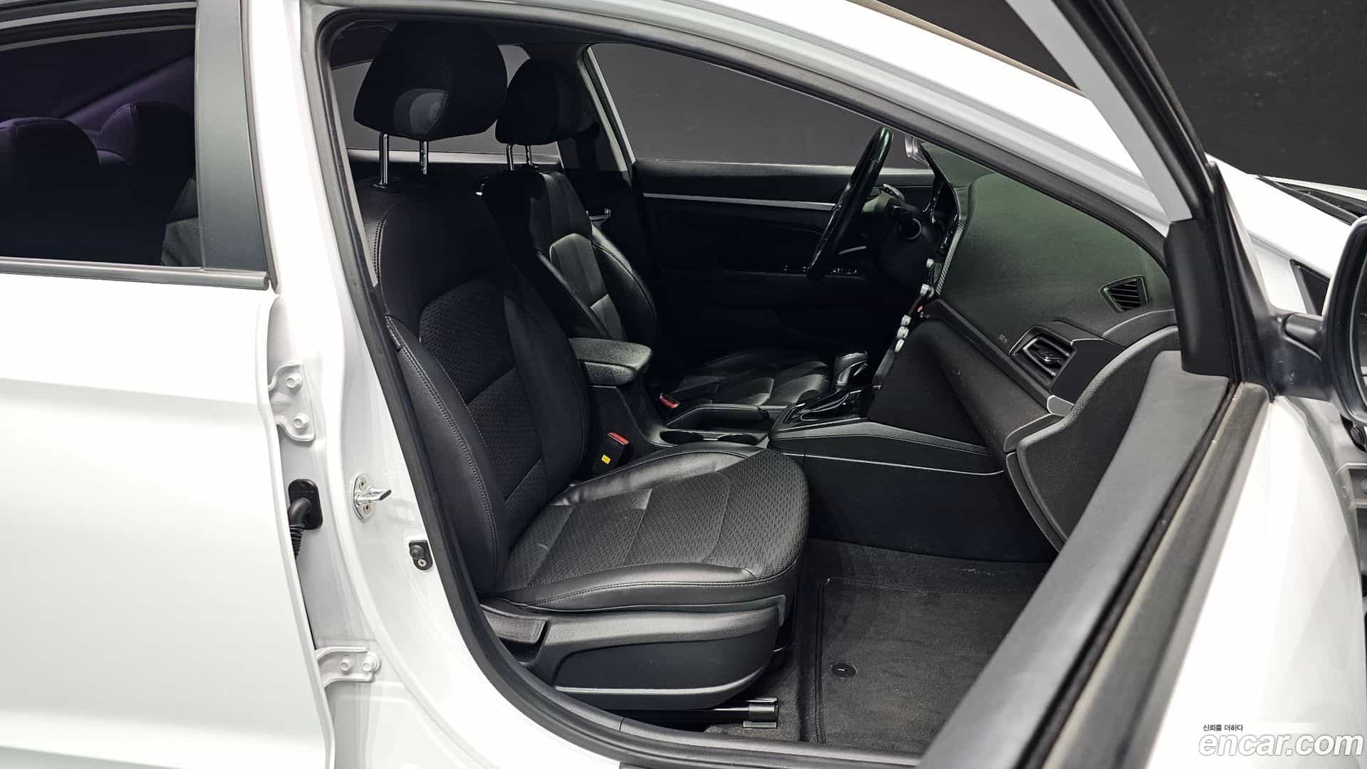 AVANTE Hyundai 2019.8-OPTION-016