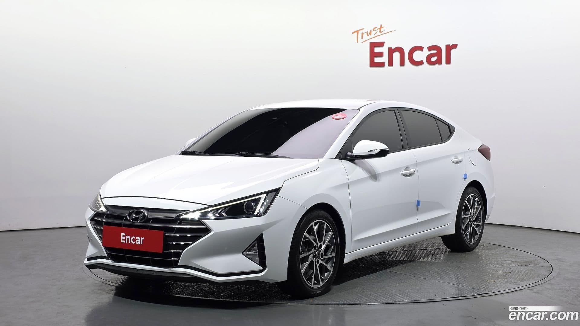 Main__Slider__Photo:AVANTE Hyundai 2019.4-0
