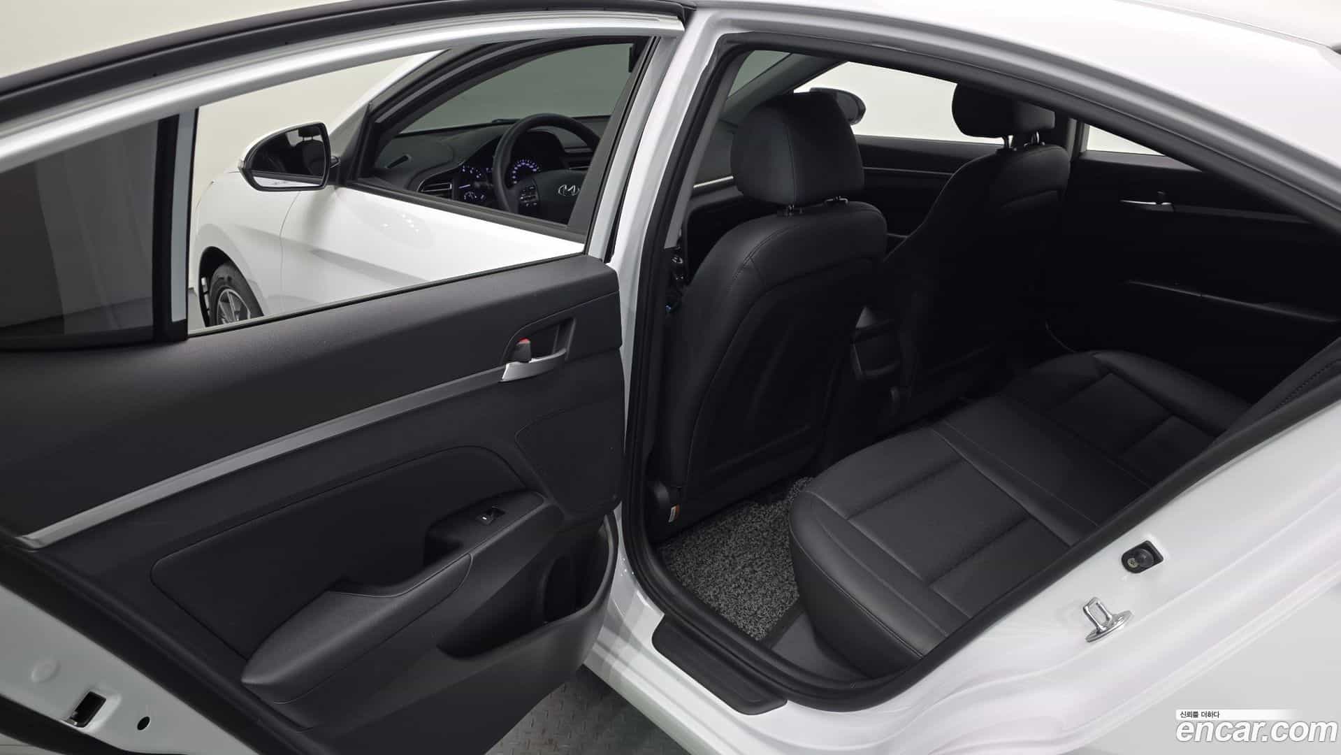 AVANTE Hyundai 2019.4-OPTION-015