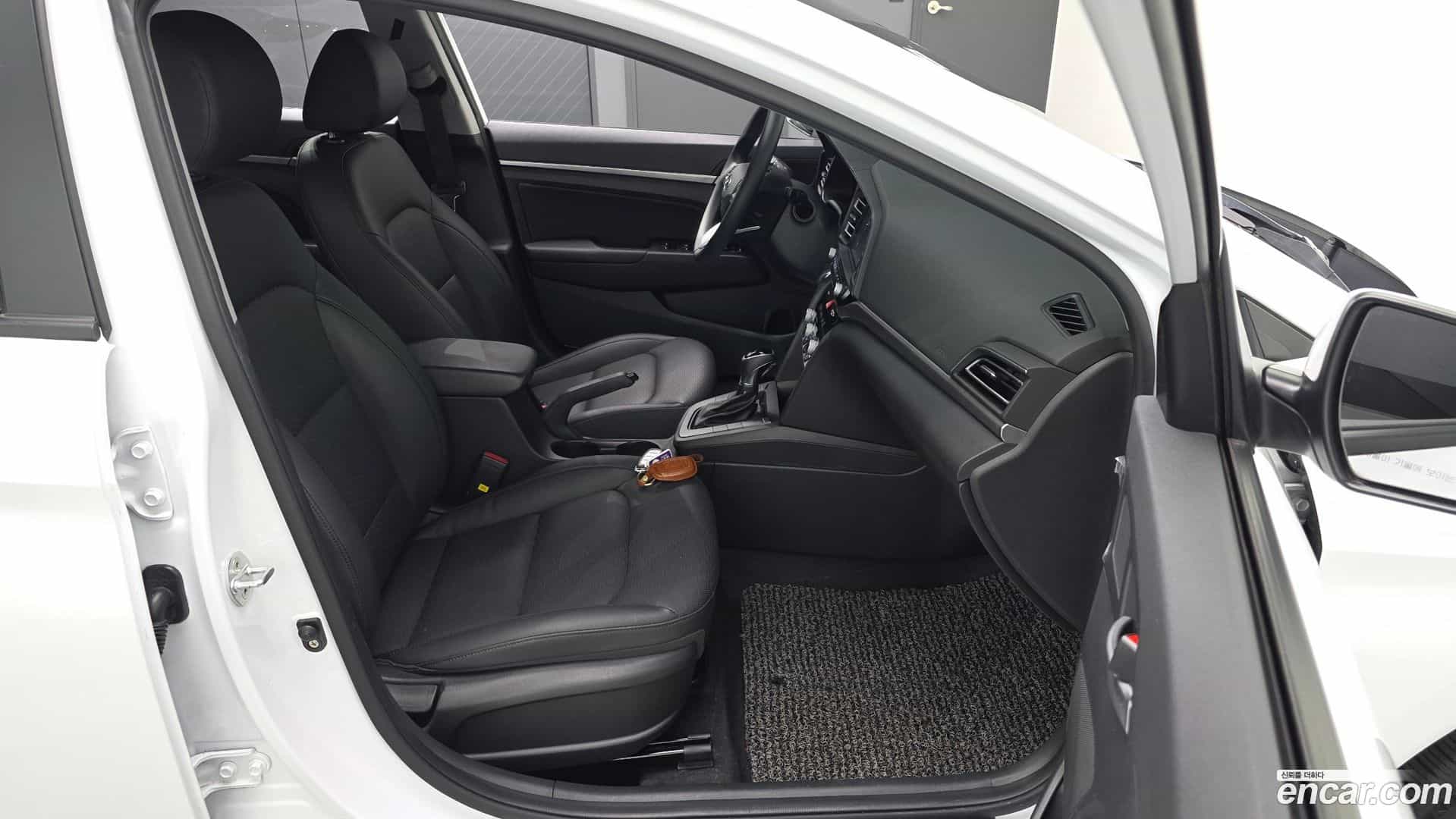 AVANTE Hyundai 2019.4-OPTION-016