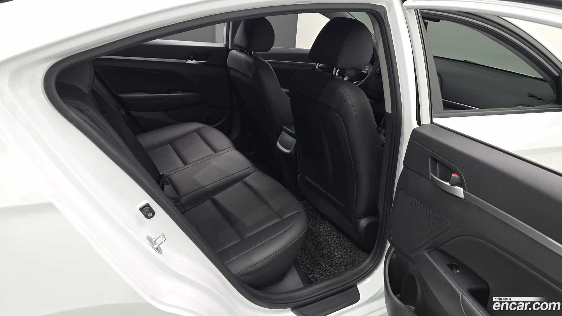 AVANTE Hyundai 2019.4-INNER-036