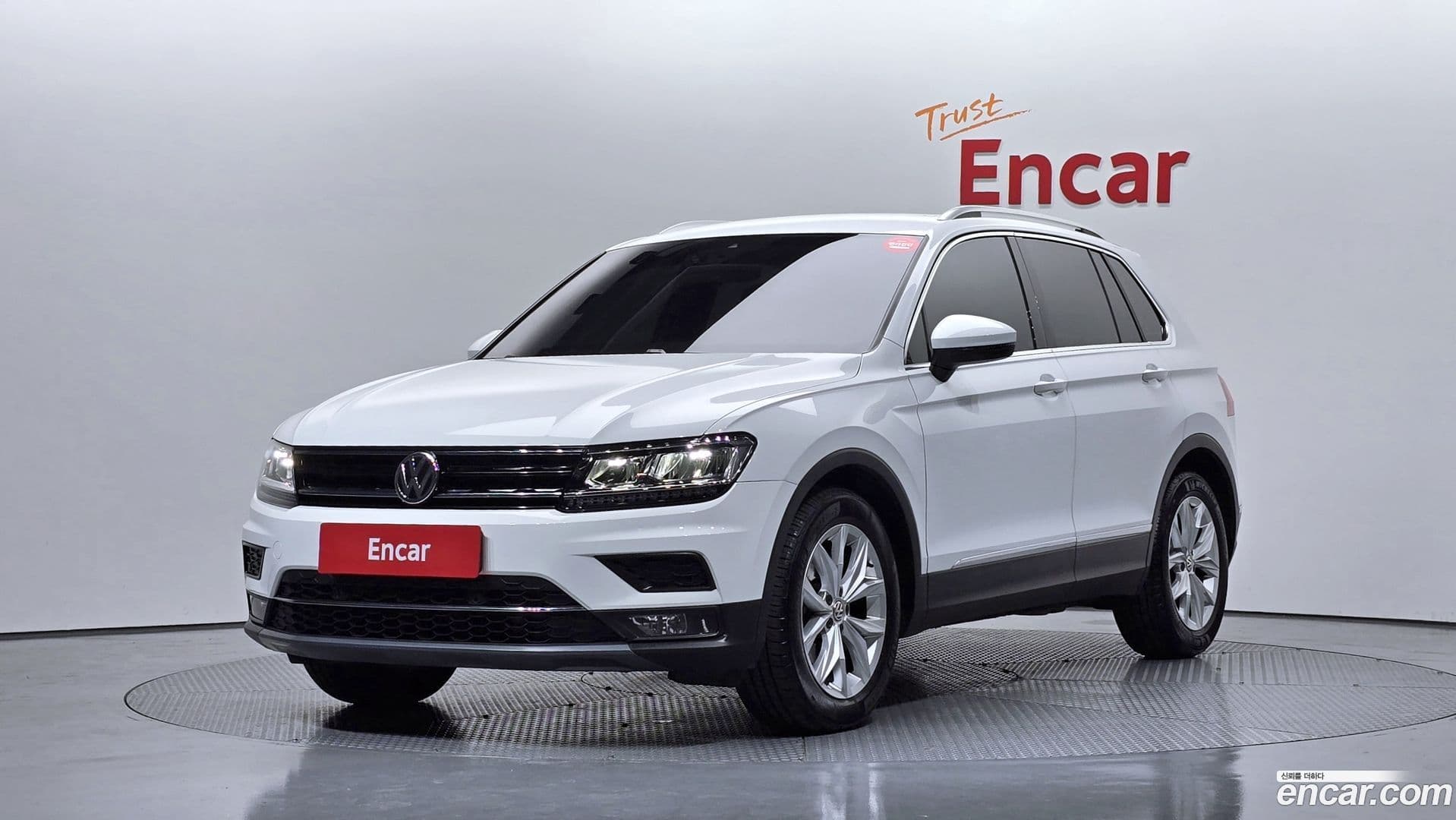 Main__Slider__Photo:Tiguan Volkswagen 2020.10-0
