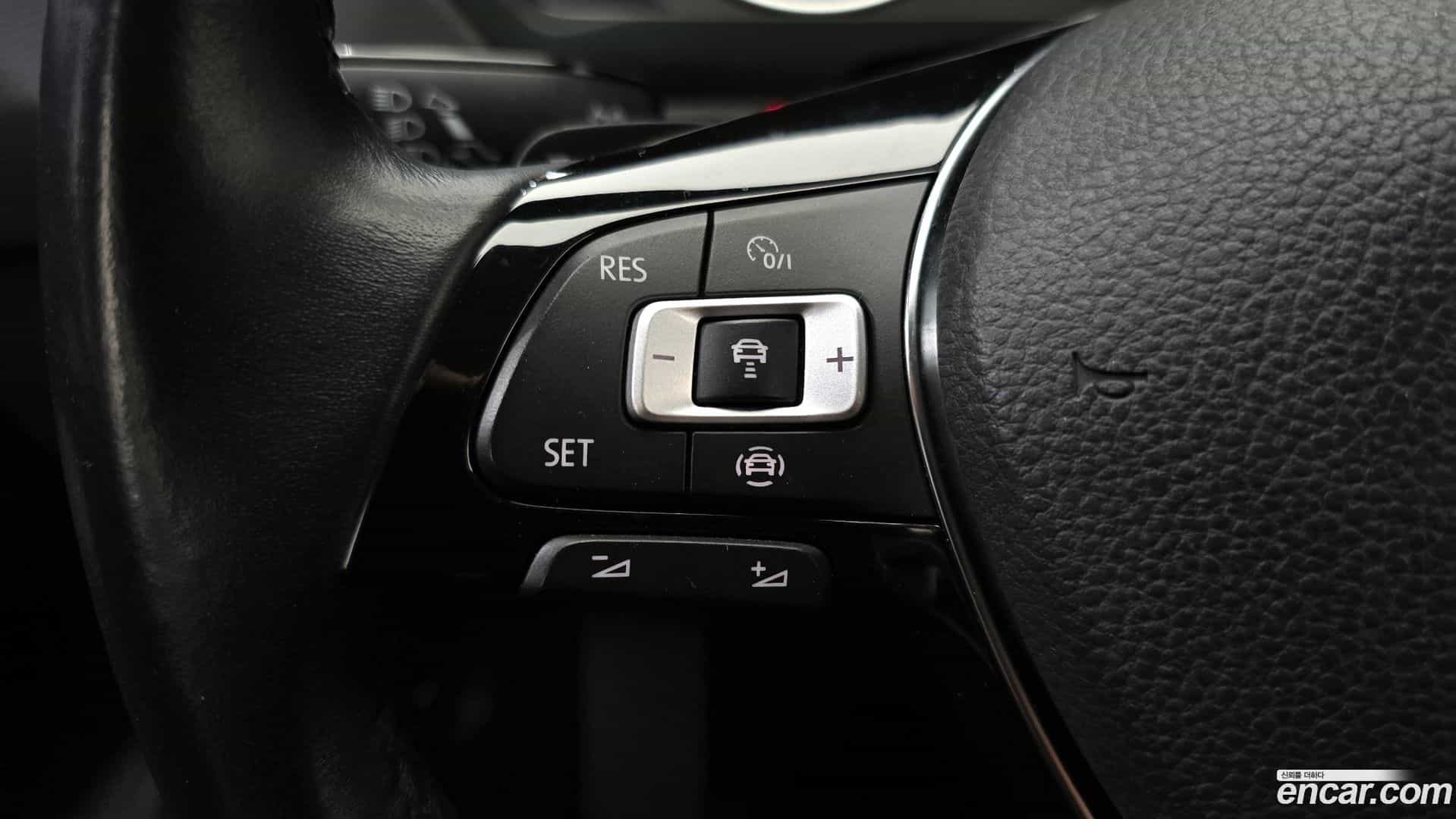 Tiguan Volkswagen 2020.10-OPTION-022