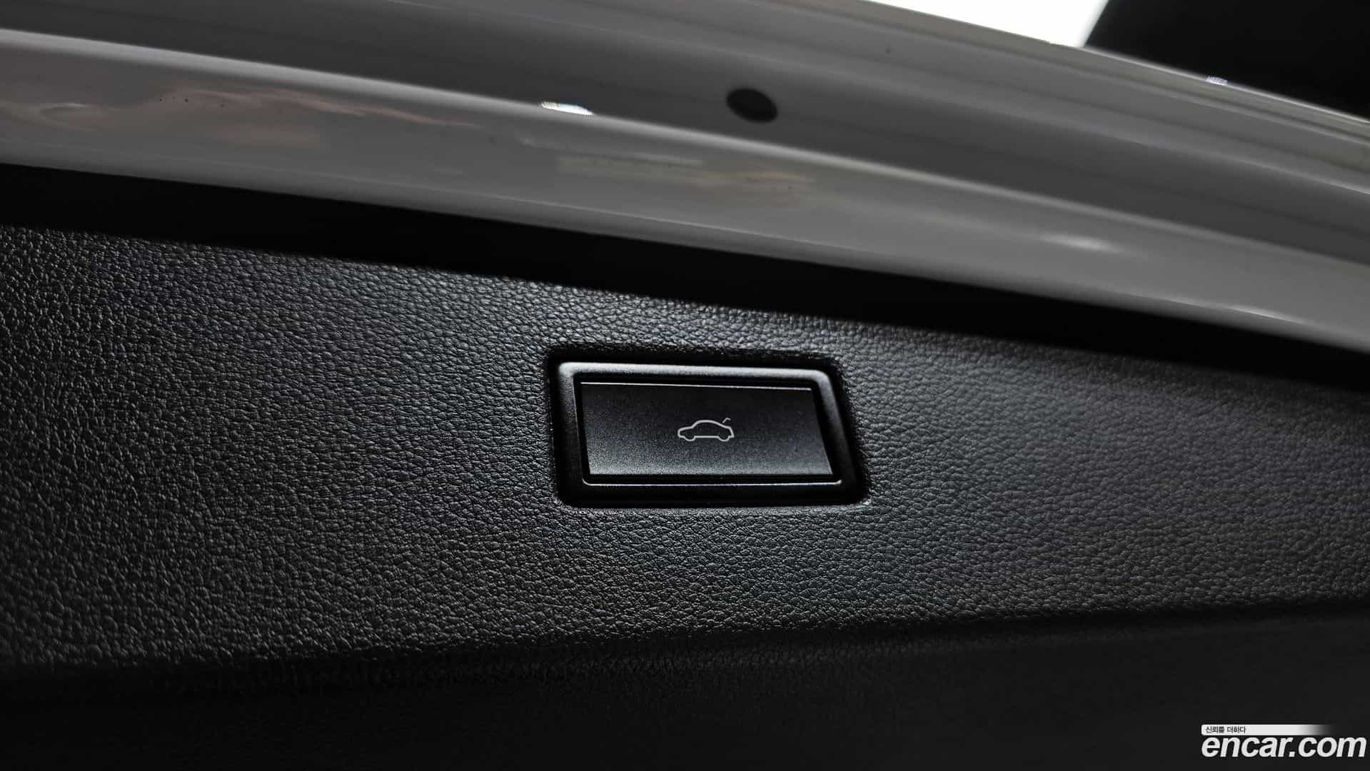 Tiguan Volkswagen 2020.10-OPTION-024