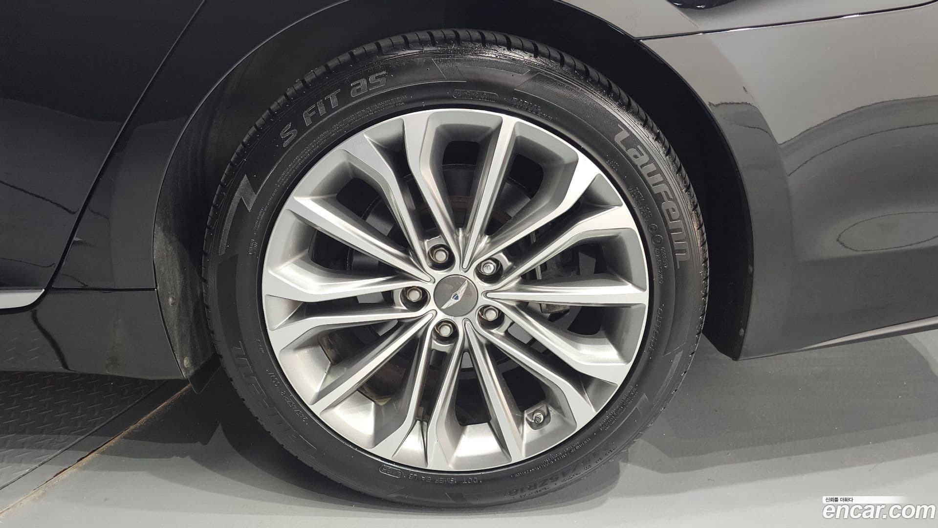 Main__Slider__Photo:Genesis Hyundai 2014.4-20