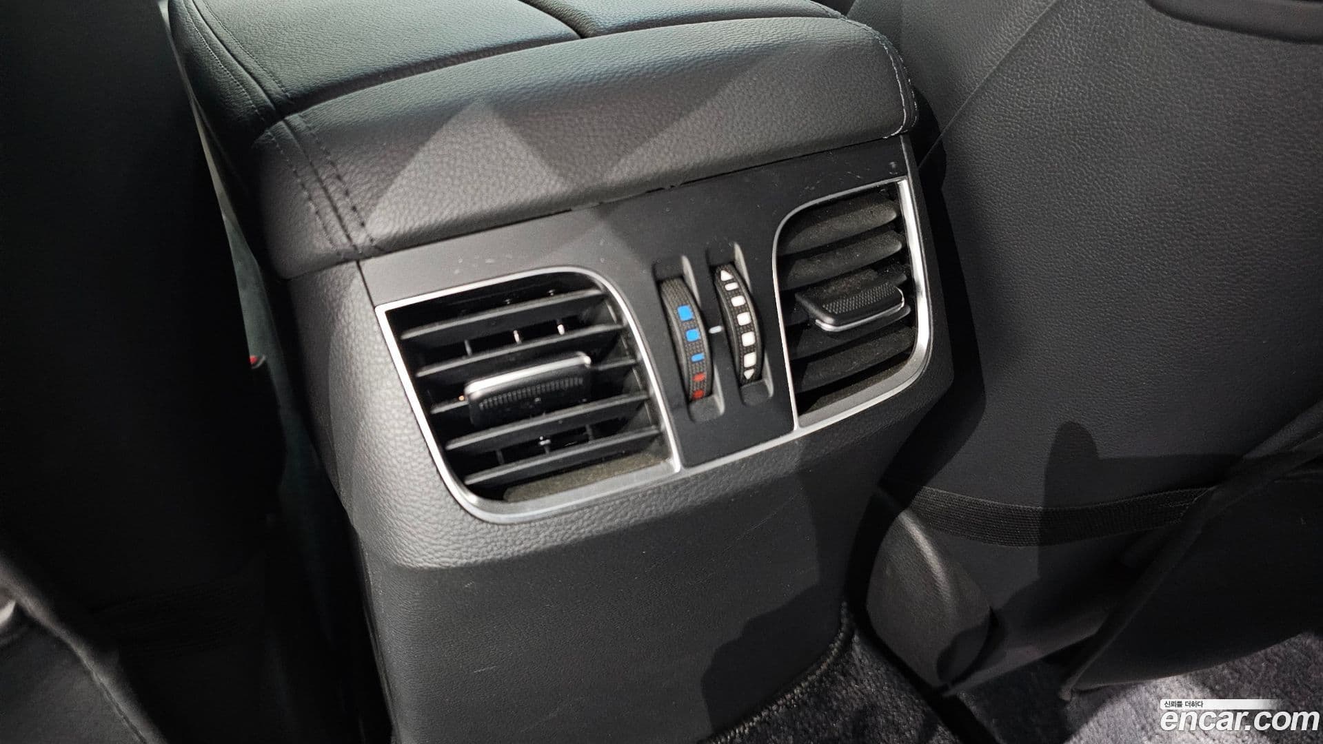 Main__Slider__Photo:Genesis Hyundai 2014.4-30
