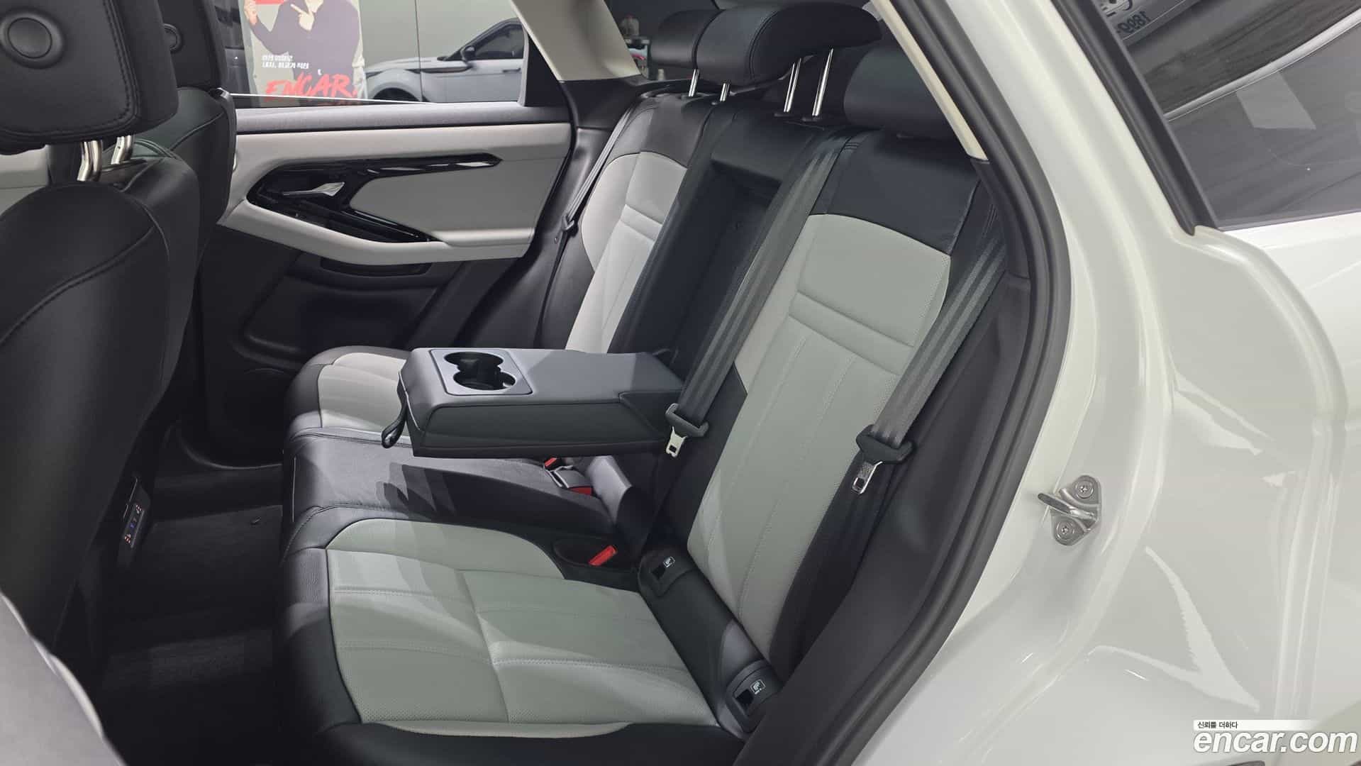 Range Rover Evoque Land Rover 2025.2-OUTER-005