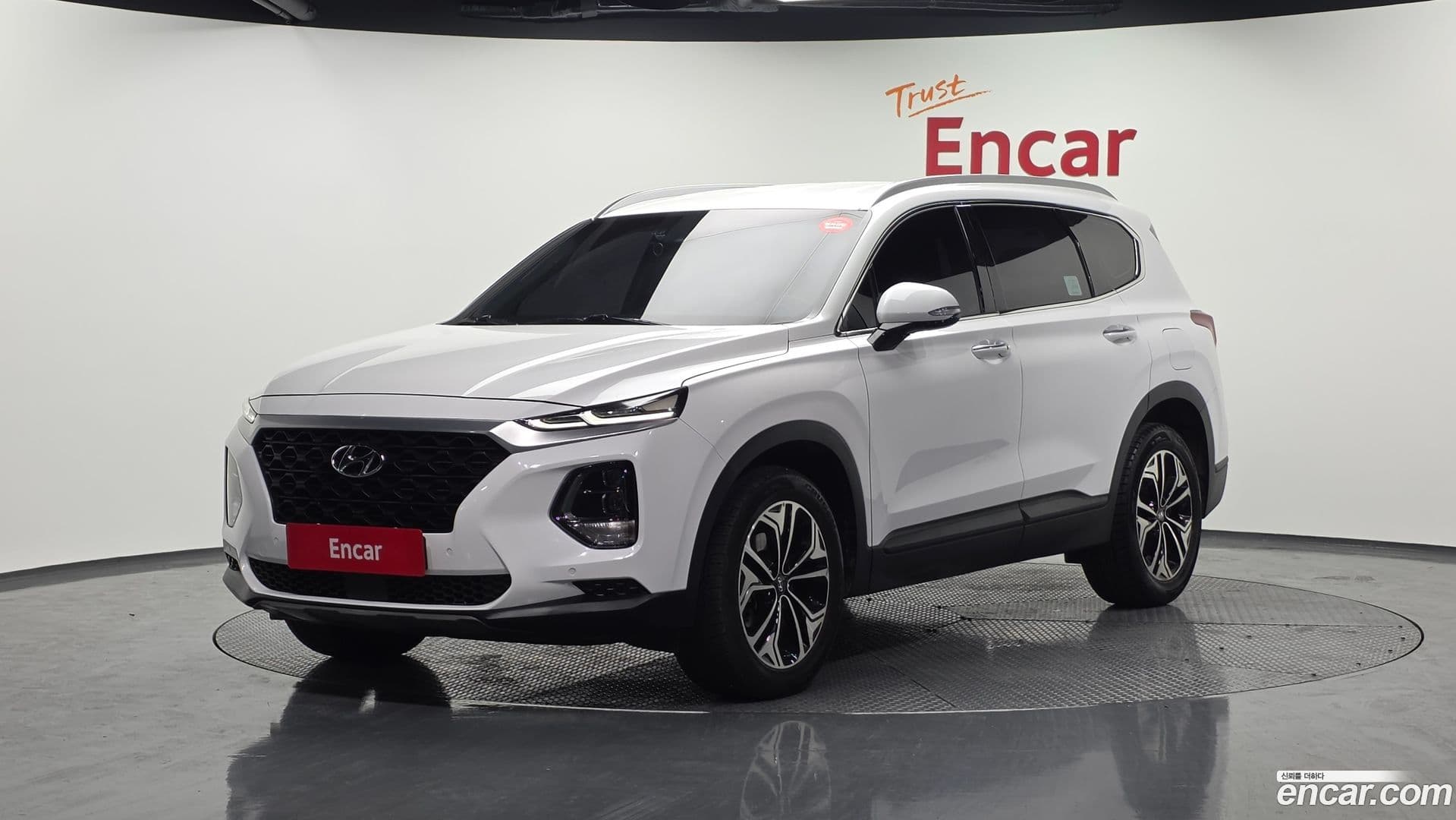 Main__Slider__Photo:Santafe Hyundai 2019.4-0