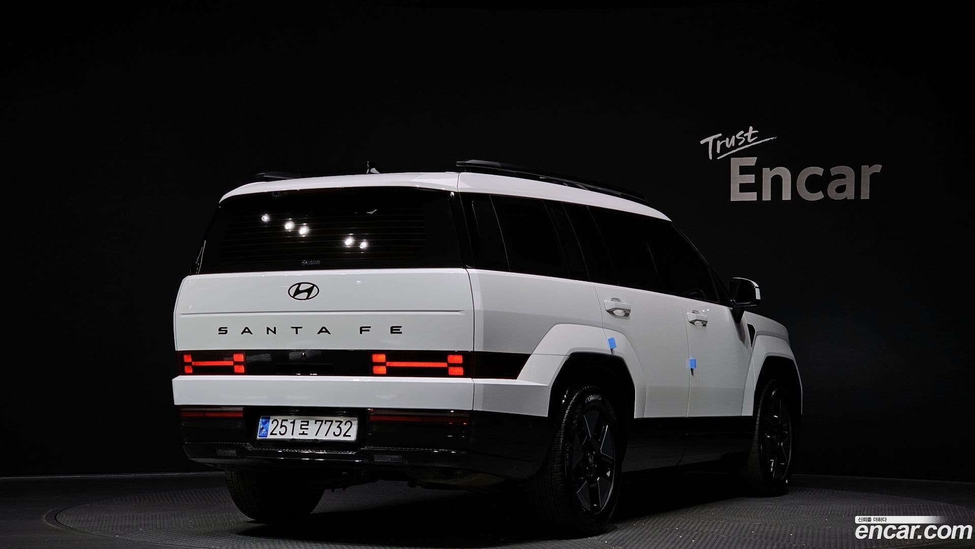 Main__Slider__Photo:Santafe Hyundai 2023.10-1