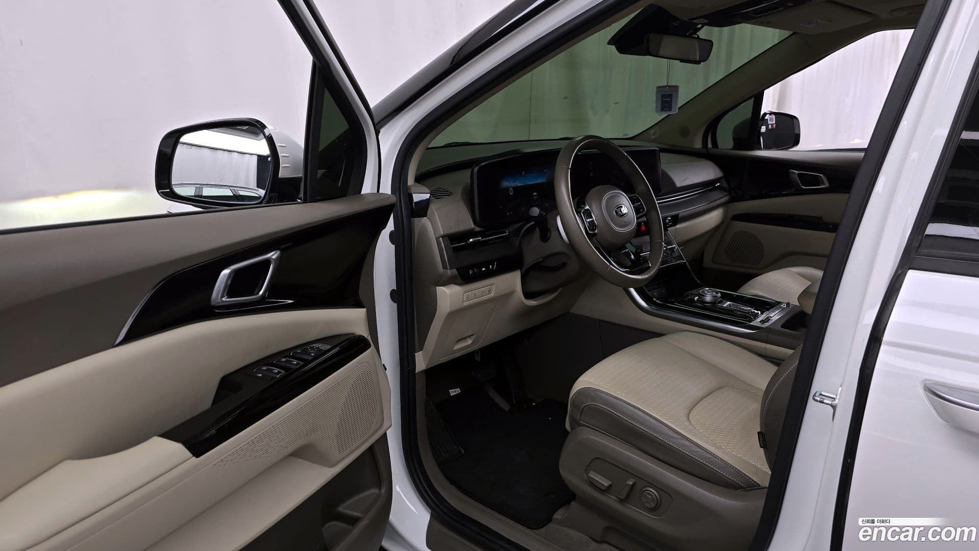 Main__Slider__Photo:Canival Kia 2021.2-9