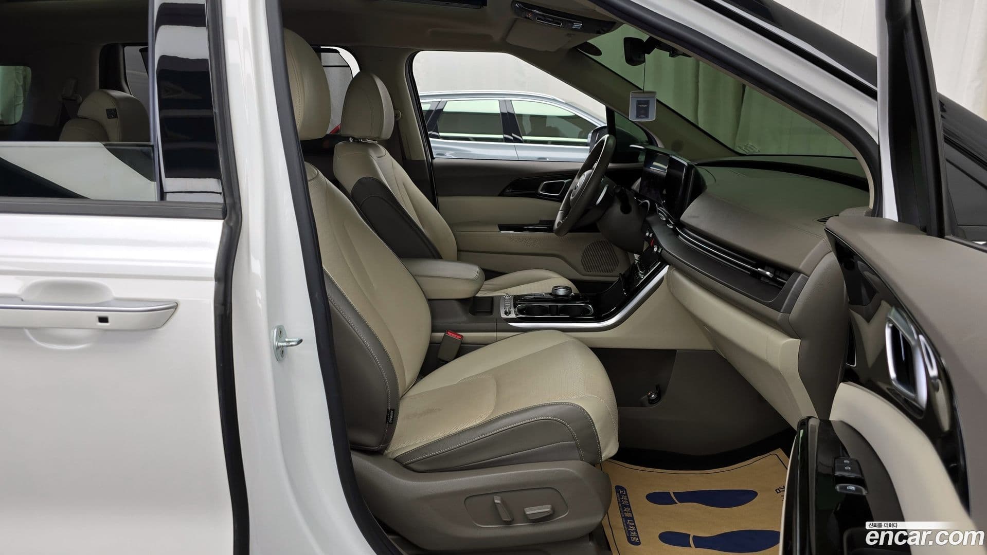 Main__Slider__Photo:Canival Kia 2021.2-11