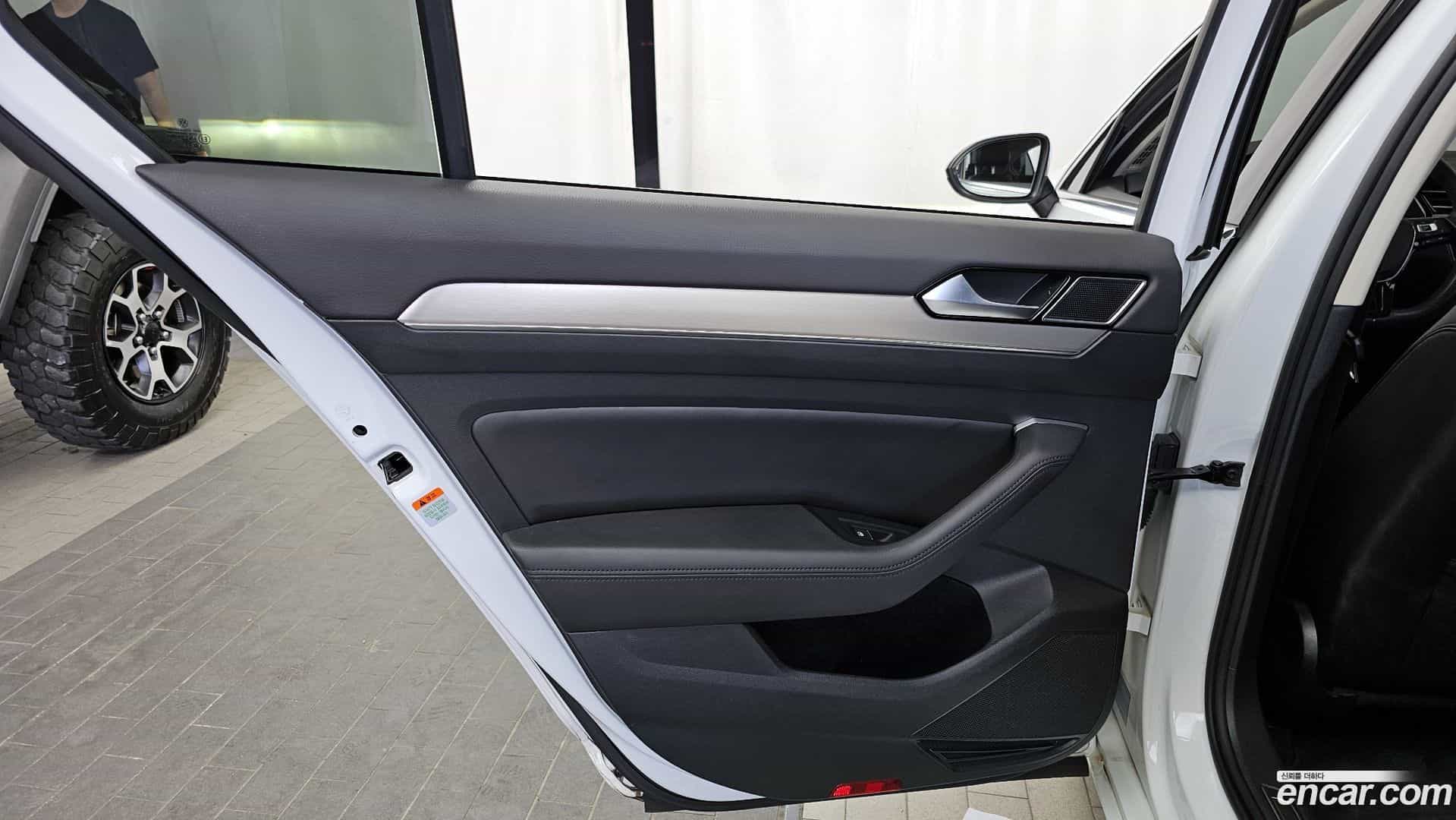 Passat Volkswagen 2018.10-INNER-035