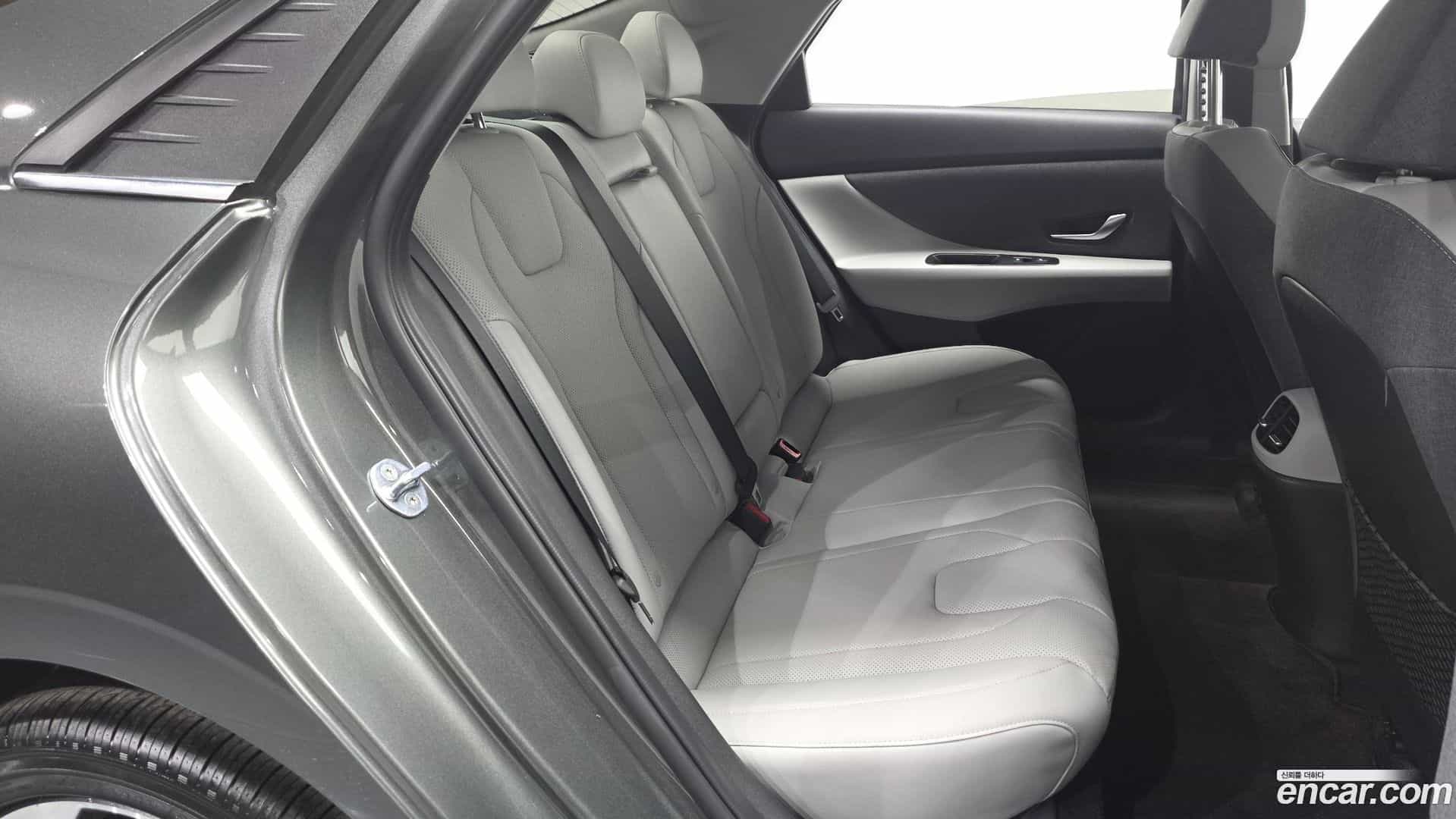 AVANTE Hyundai 2022.10-OPTION-015