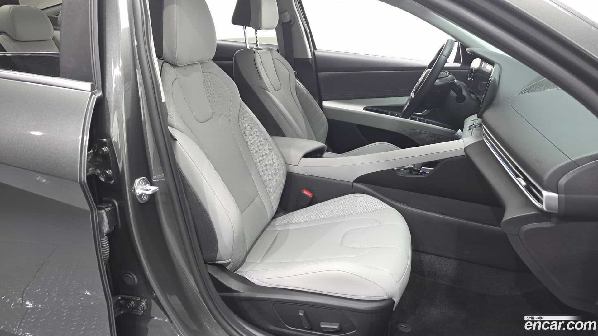 AVANTE Hyundai 2022.10-OPTION-016