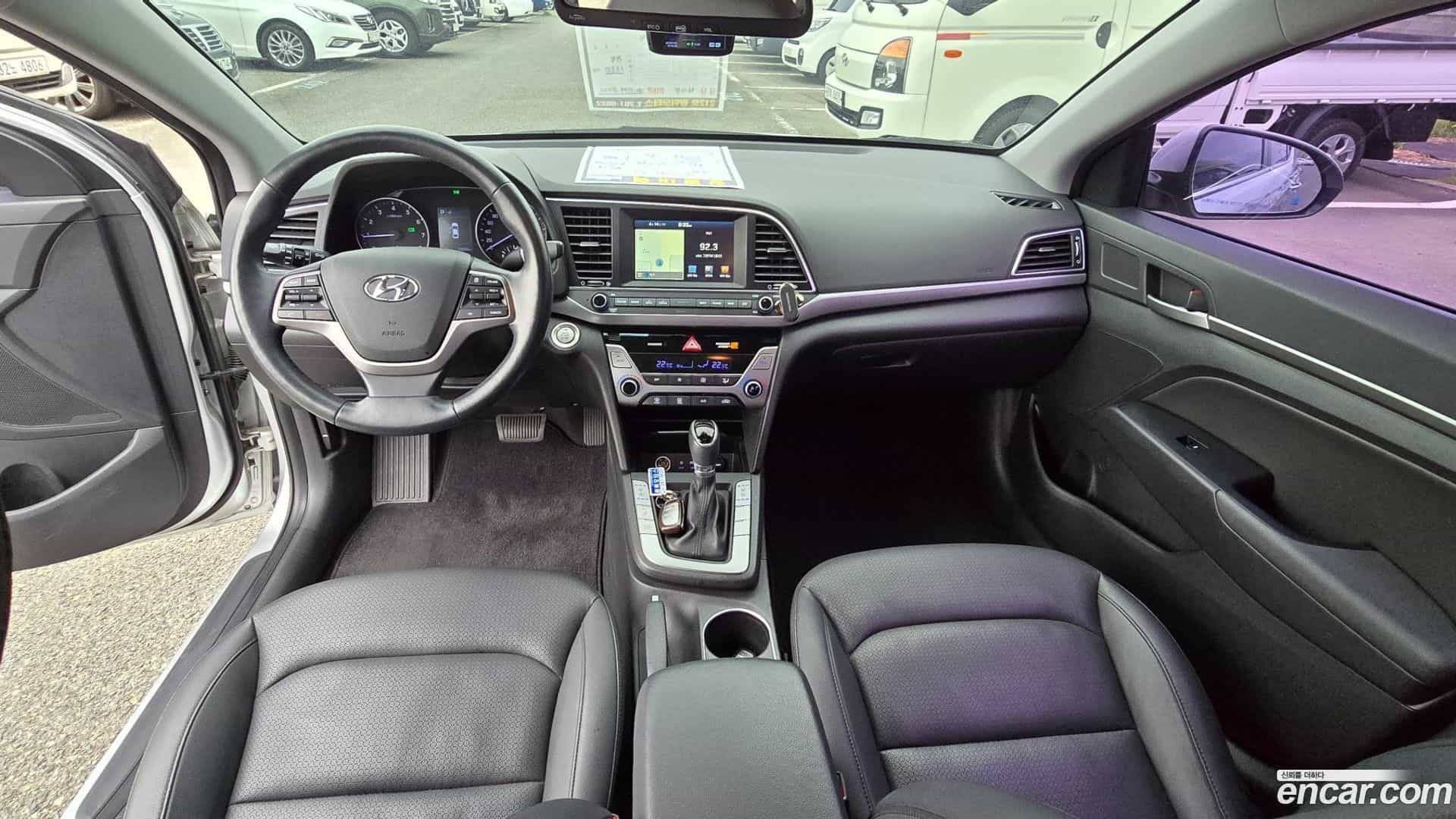 AVANTE Hyundai 2016.1-OUTER-002