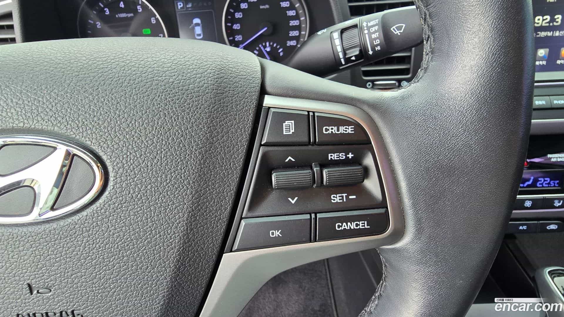 AVANTE Hyundai 2016.1-INNER-008