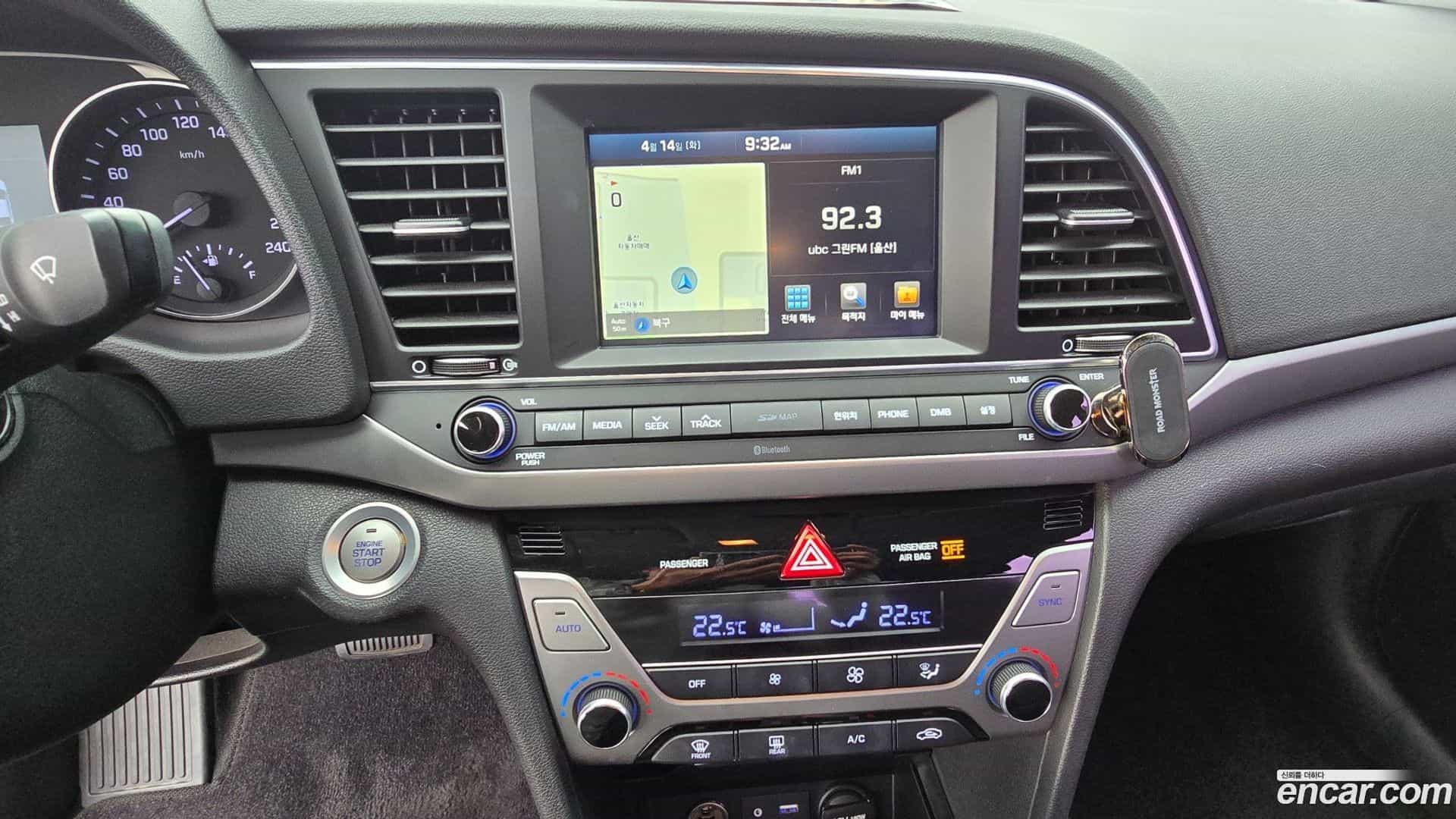AVANTE Hyundai 2016.1-INNER-009