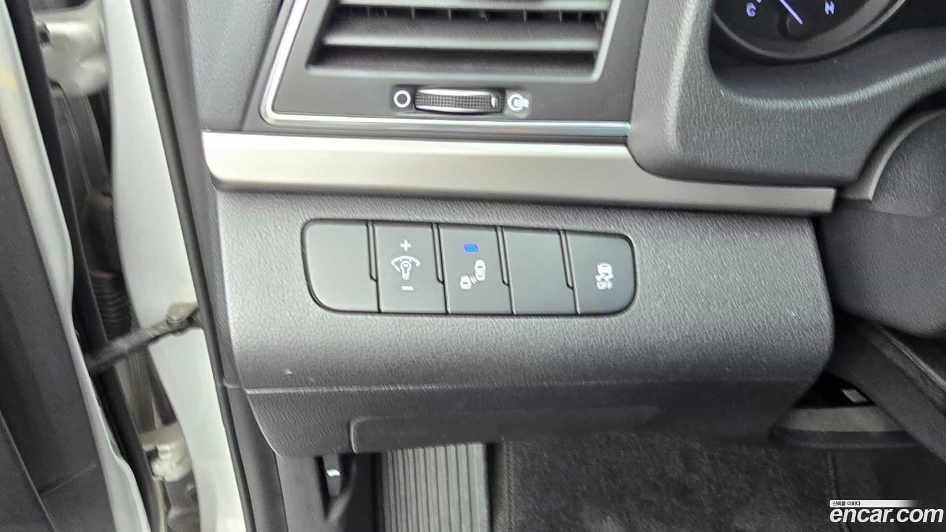 AVANTE Hyundai 2016.1-OPTION-017
