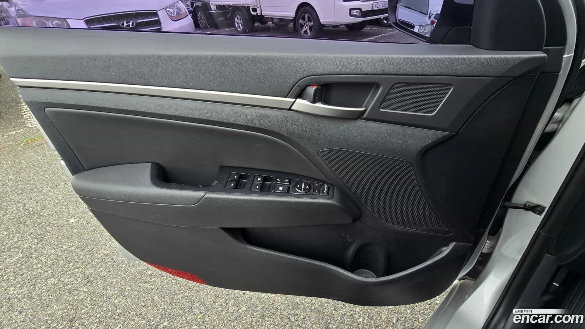 AVANTE Hyundai 2016.1-OPTION-018