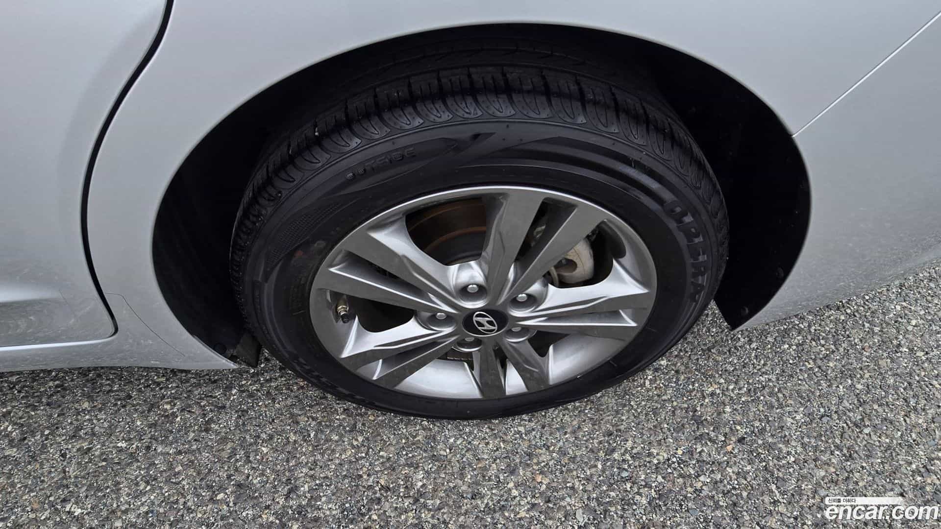 AVANTE Hyundai 2016.1-OPTION-024