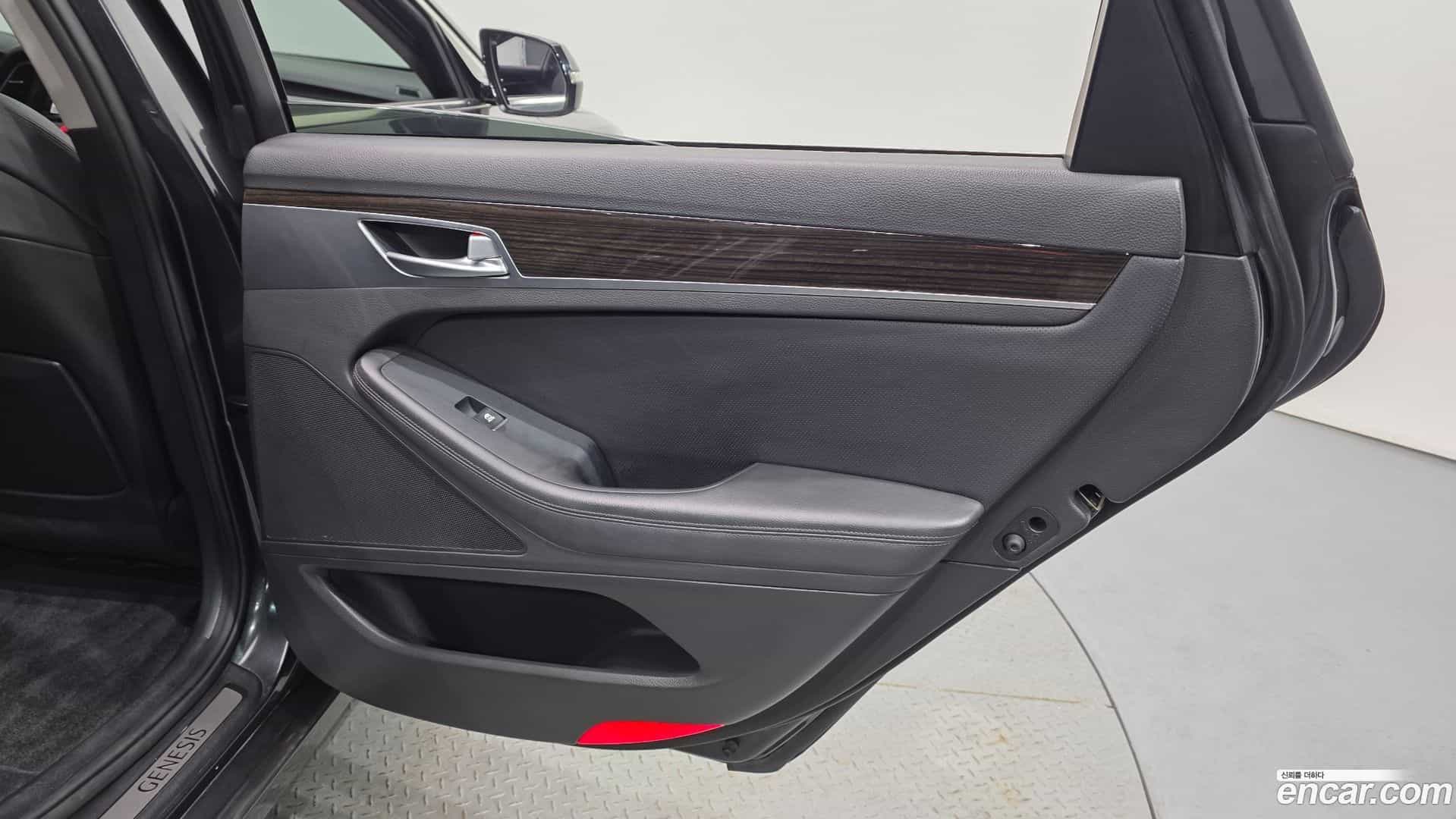 G80 Genesis 2019.7-INNER-035