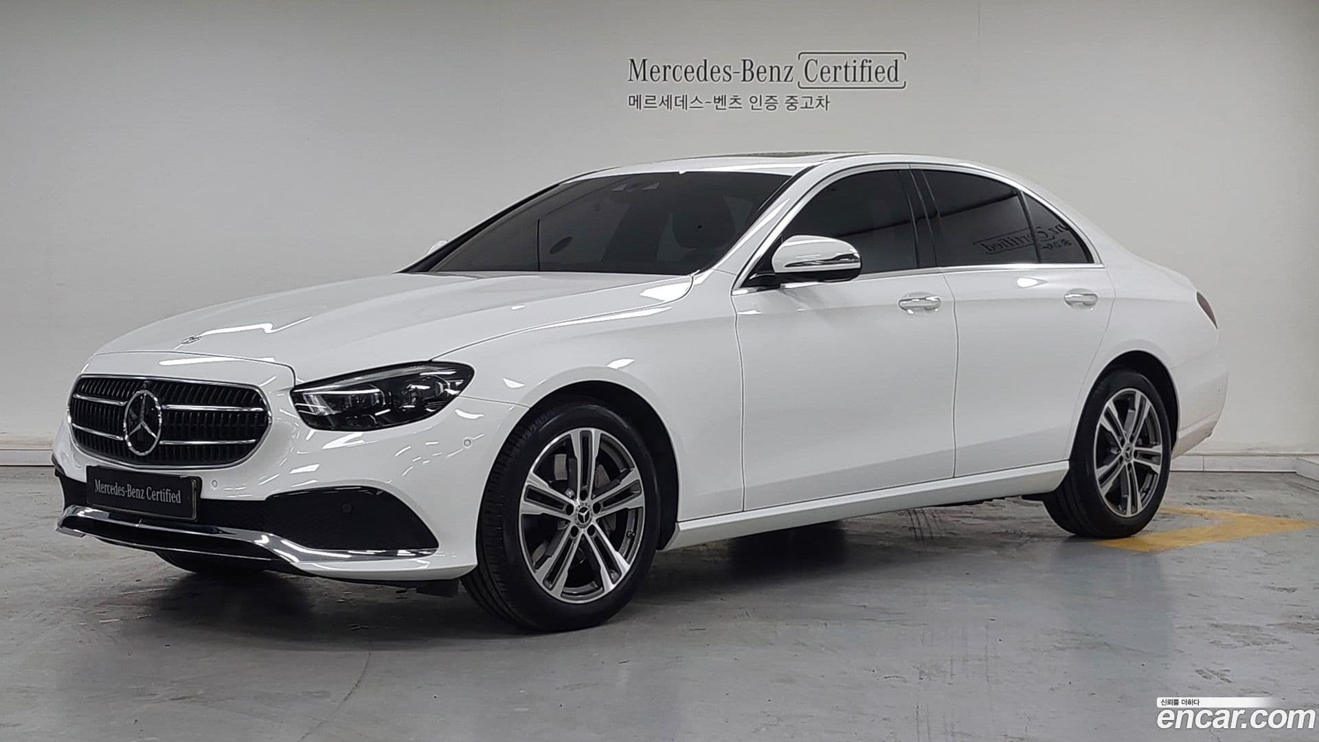 Main__Slider__Photo:E-Class Mercedes-Benz 2022.4-0