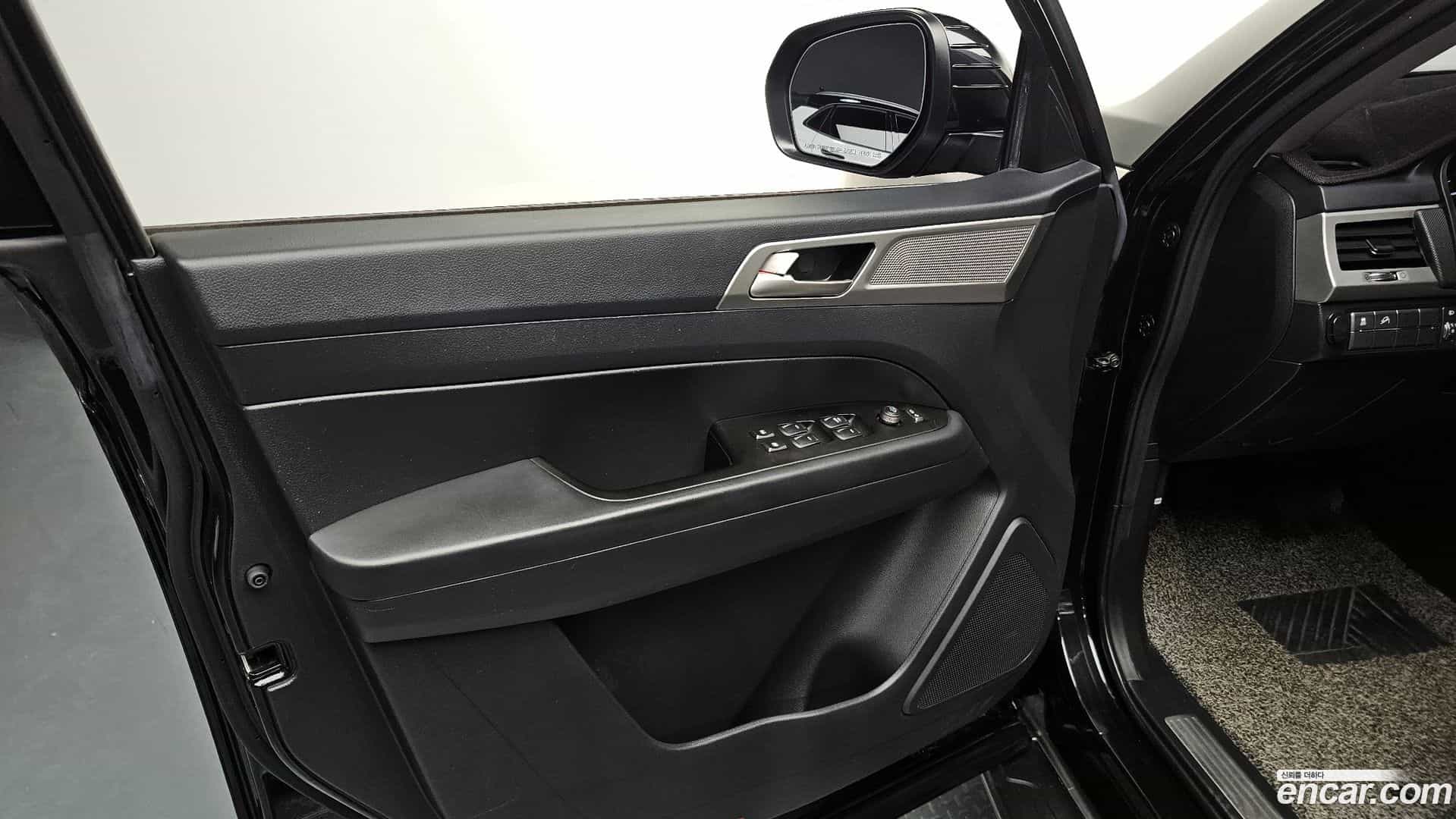 Rexton KG Mobility 2019.2-INNER-034