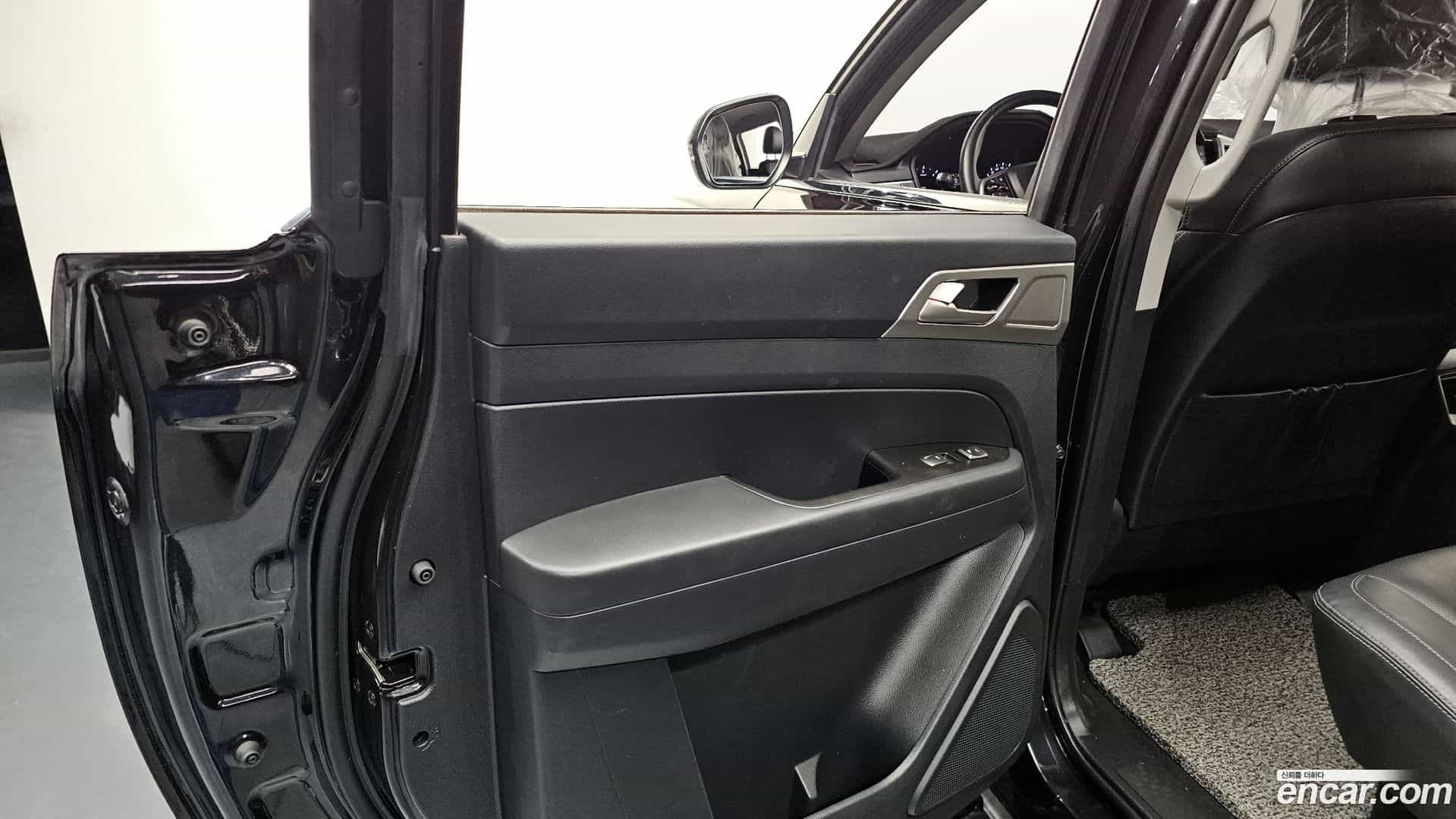 Rexton KG Mobility 2019.2-INNER-035
