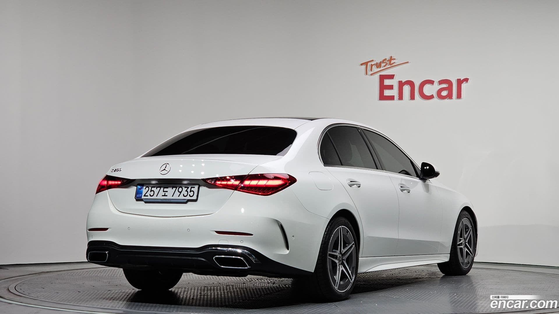 Main__Slider__Photo:C-Class Mercedes-Benz 2025.5-1