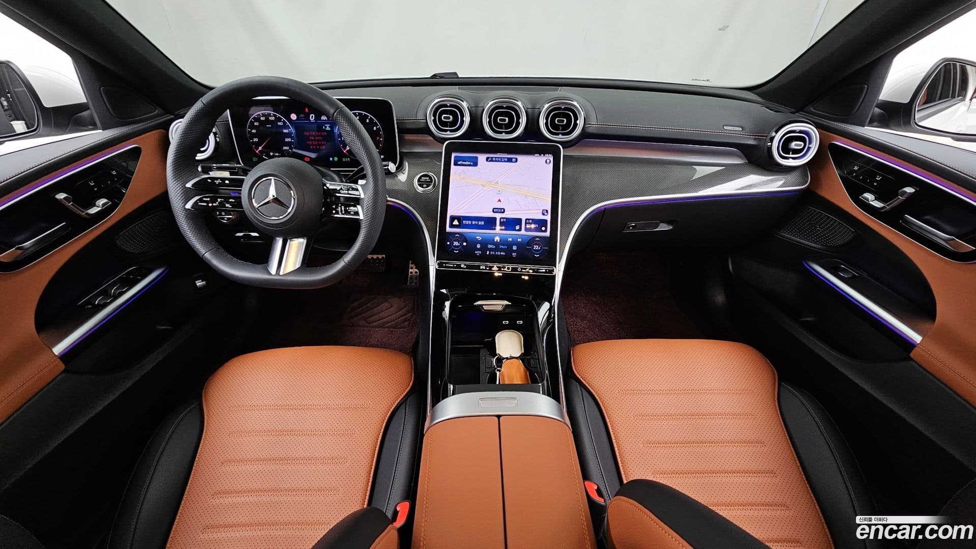 Main__Slider__Photo:C-Class Mercedes-Benz 2025.5-6