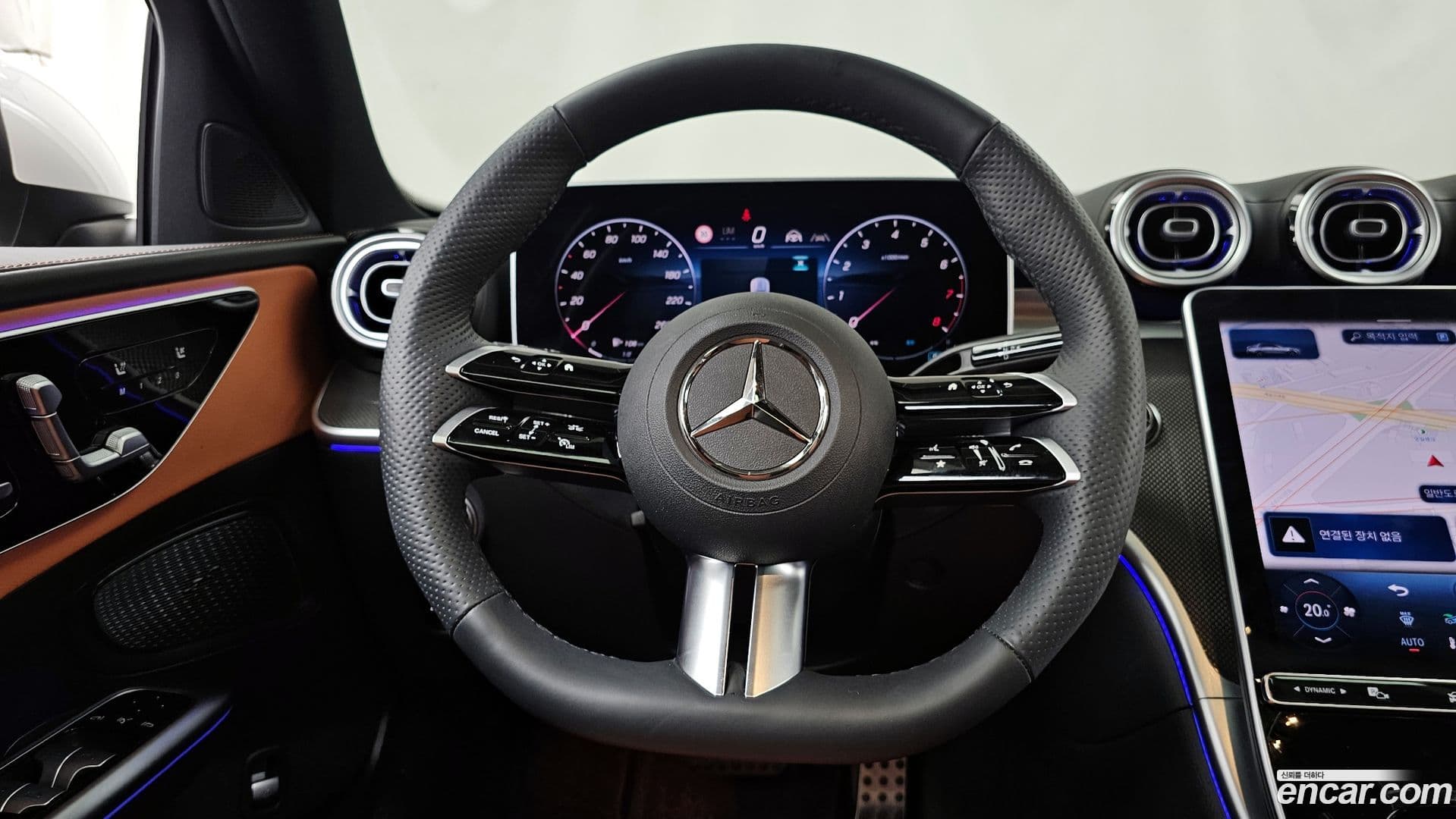 Main__Slider__Photo:C-Class Mercedes-Benz 2025.5-12