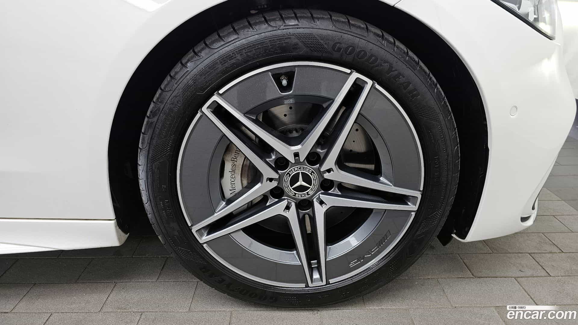 C-Class Mercedes-Benz 2025.5-OUTER-031