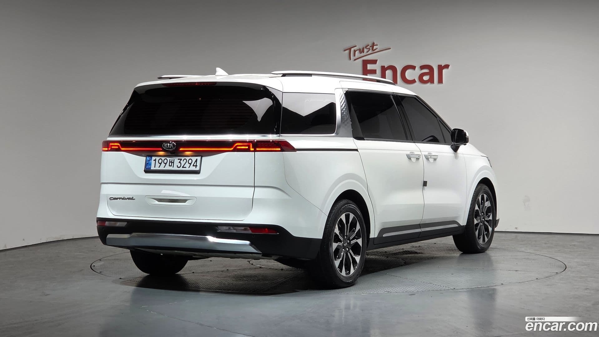 Main__Slider__Photo:Canival Kia 2021.3-1