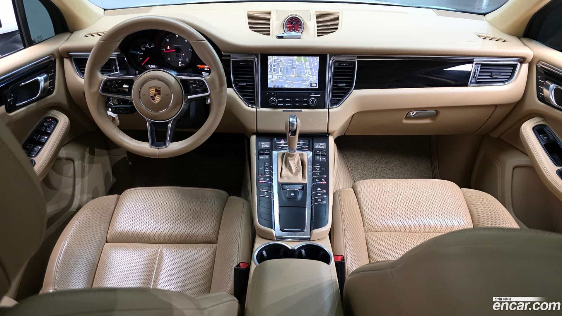 Macan Porsche 2017.11-INNER-007