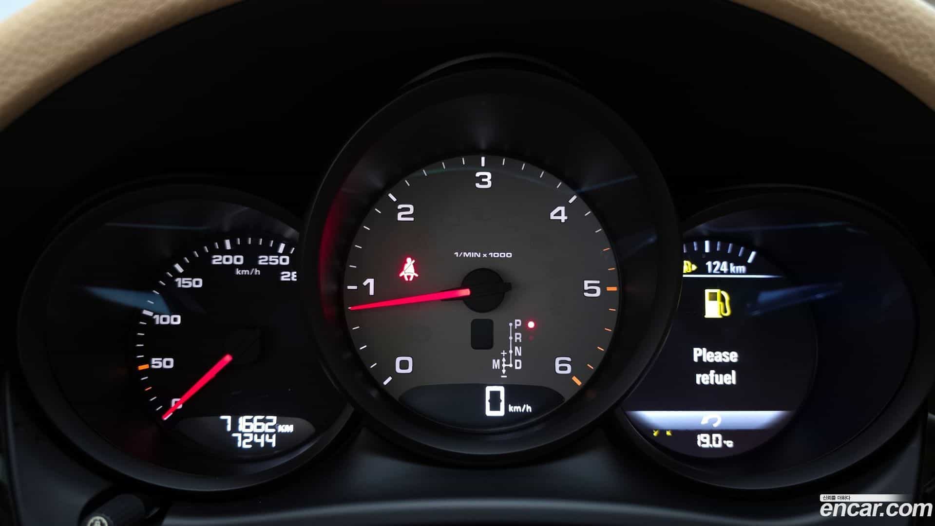 Macan Porsche 2017.11-INNER-008