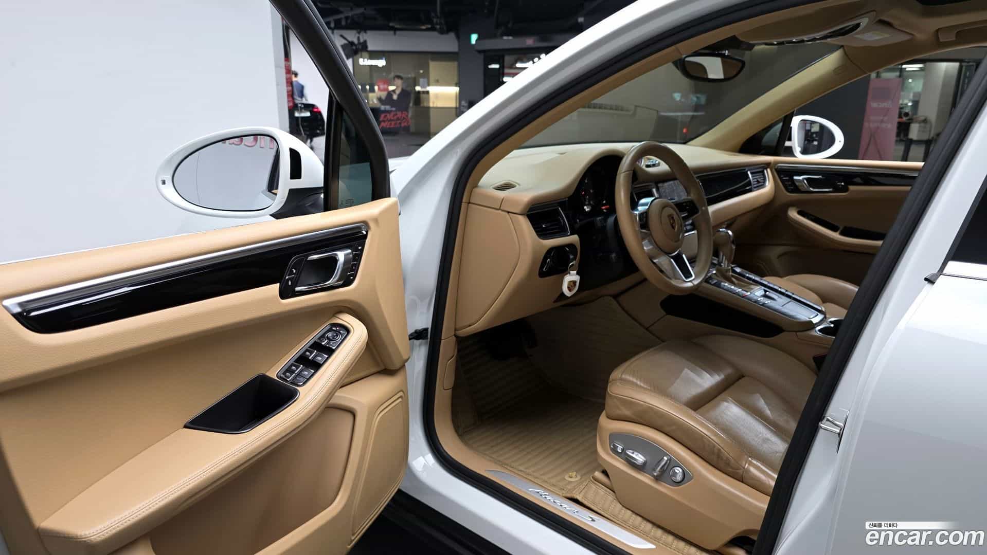Macan Porsche 2017.11-INNER-010