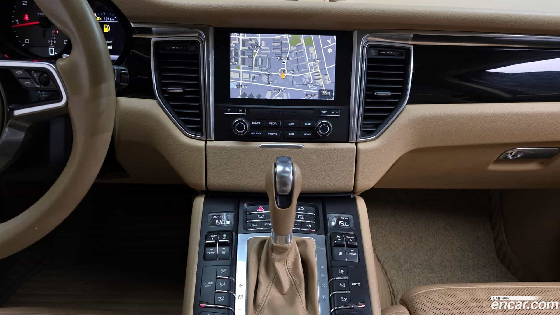 Macan Porsche 2017.11-OPTION-017