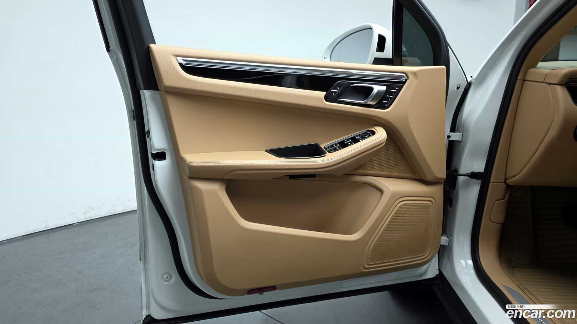 Macan Porsche 2017.11-INNER-034